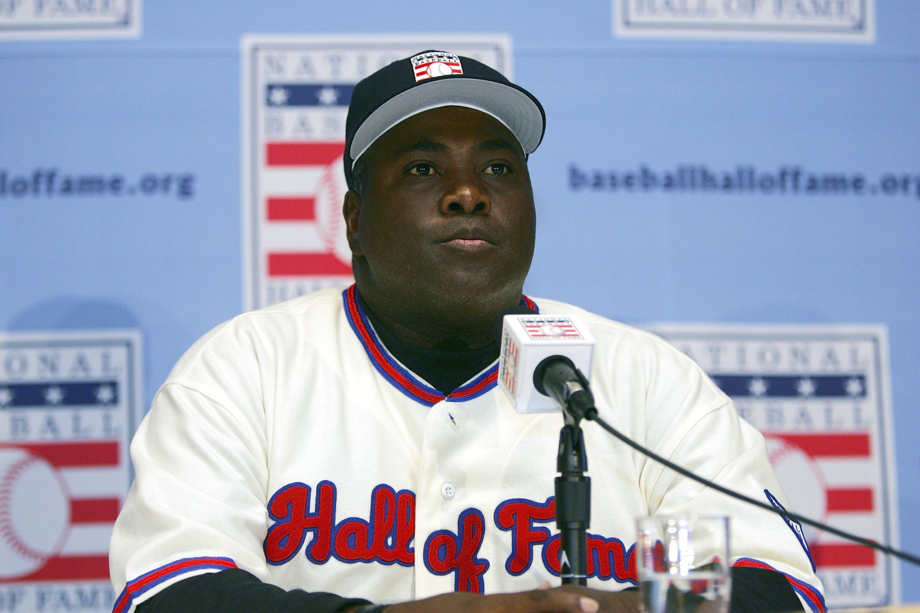 Tony Gwynn, MLB Hall of Famer and Padres icon, dead from cancer at 54