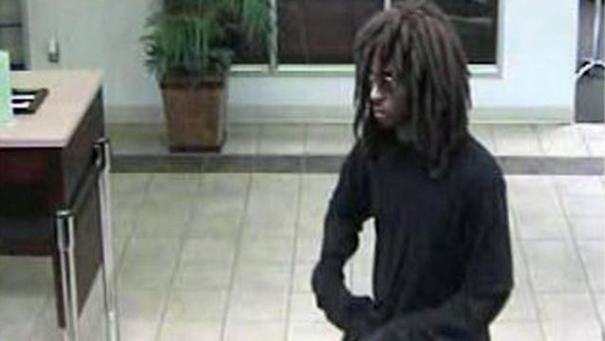 Suspect's wig disguise falls off during North Carolina bank robbery
