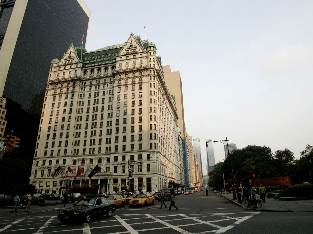 New York S Plaza Hotel Poised To Get Controversial Owner Cbs News