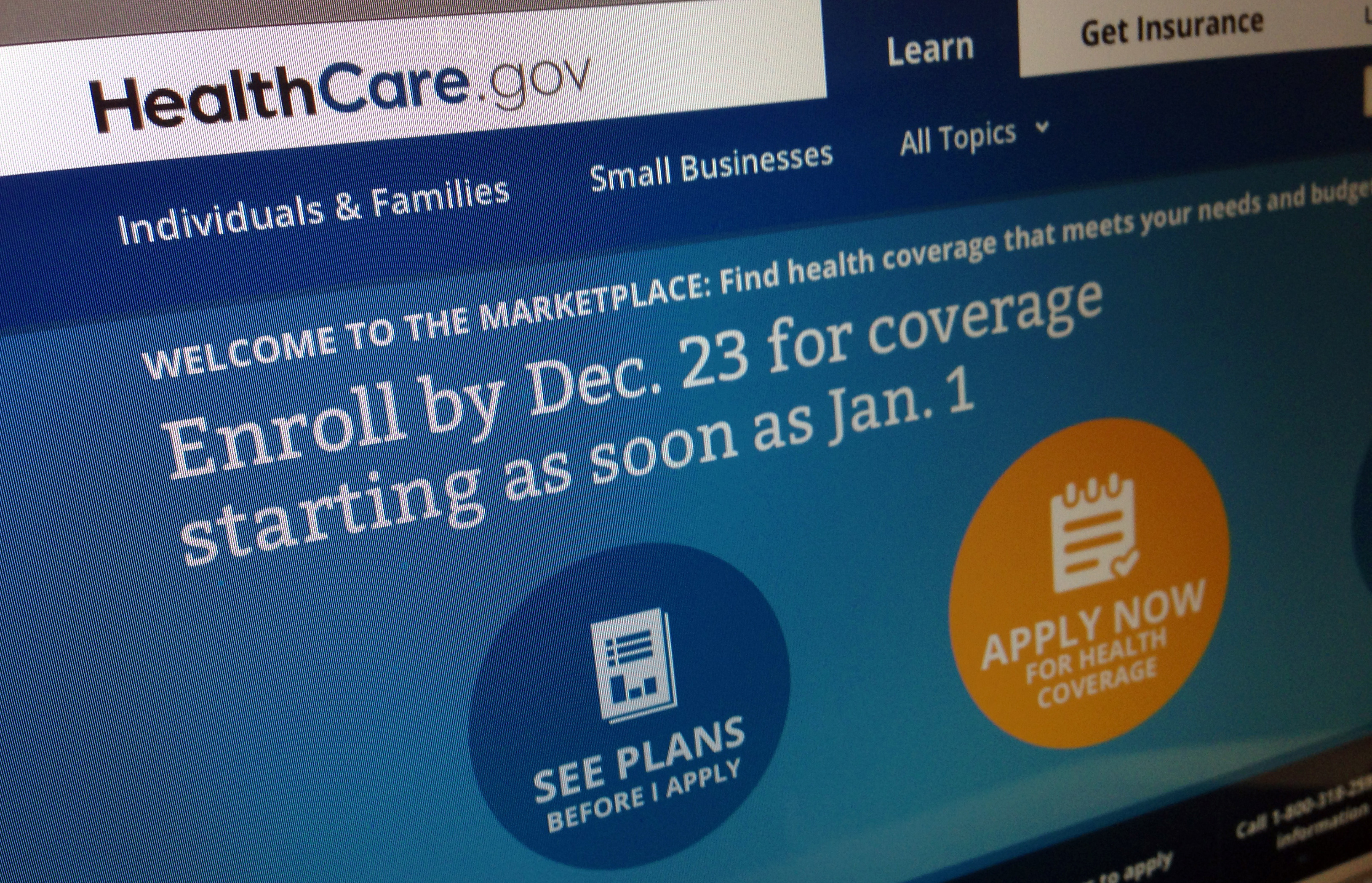 800 000 HealthCare gov Users Given Wrong Tax Info CBS News