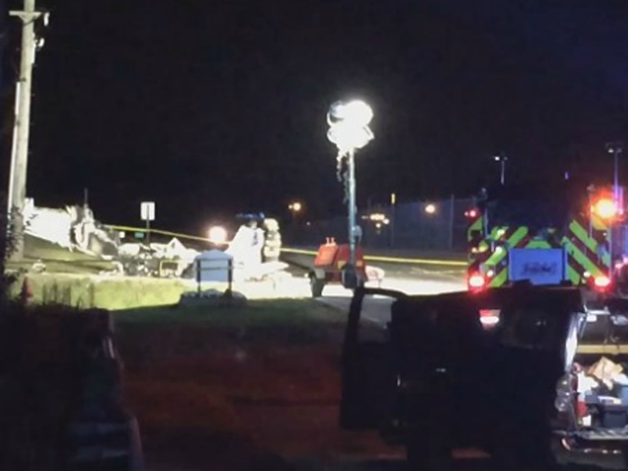 Plane crash kills 4 outside Cleveland - CBS News