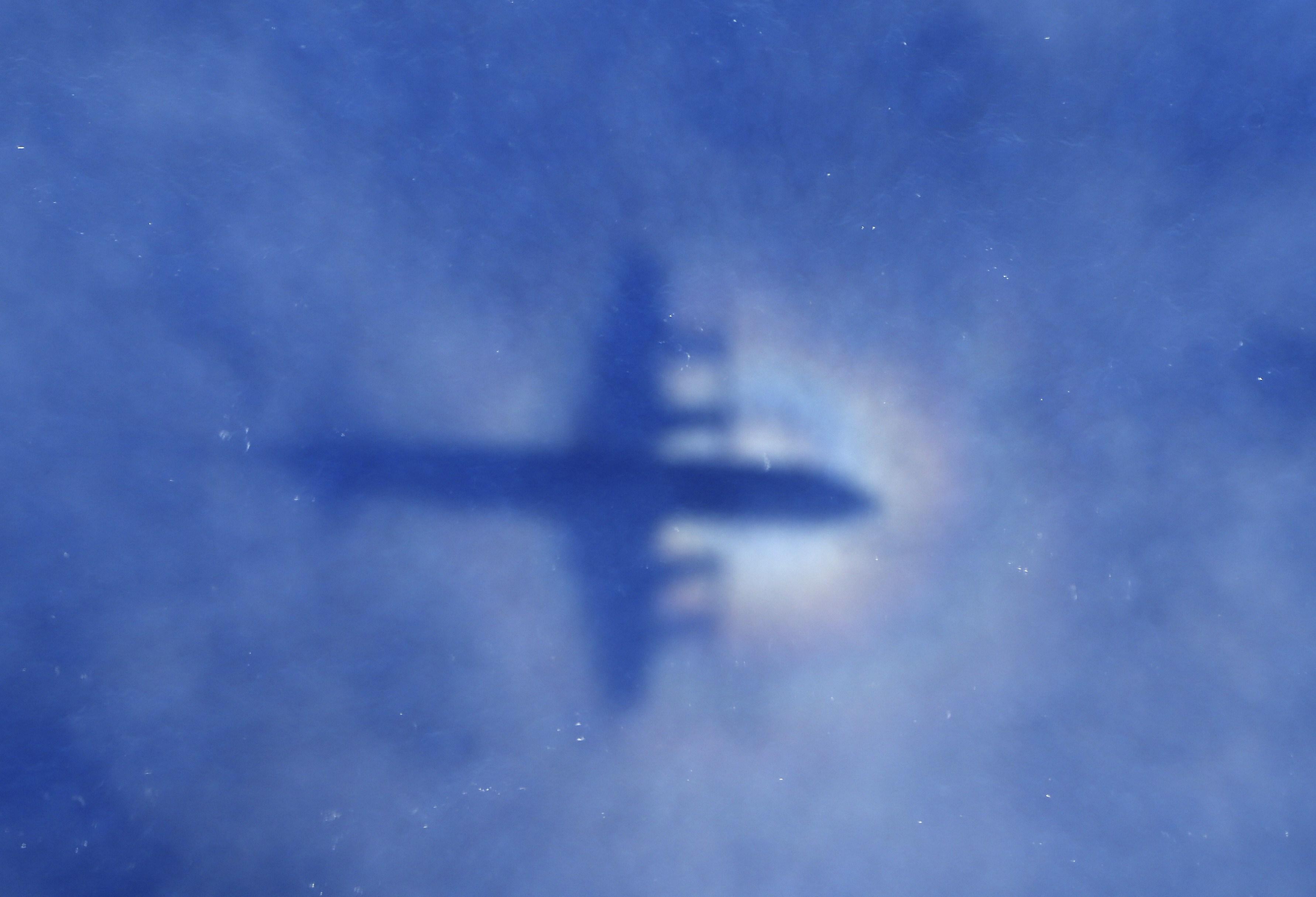 Malaysia Airlines Flight 370 Hunt For Plane To Resume In Indian Ocean Cbs News 8884