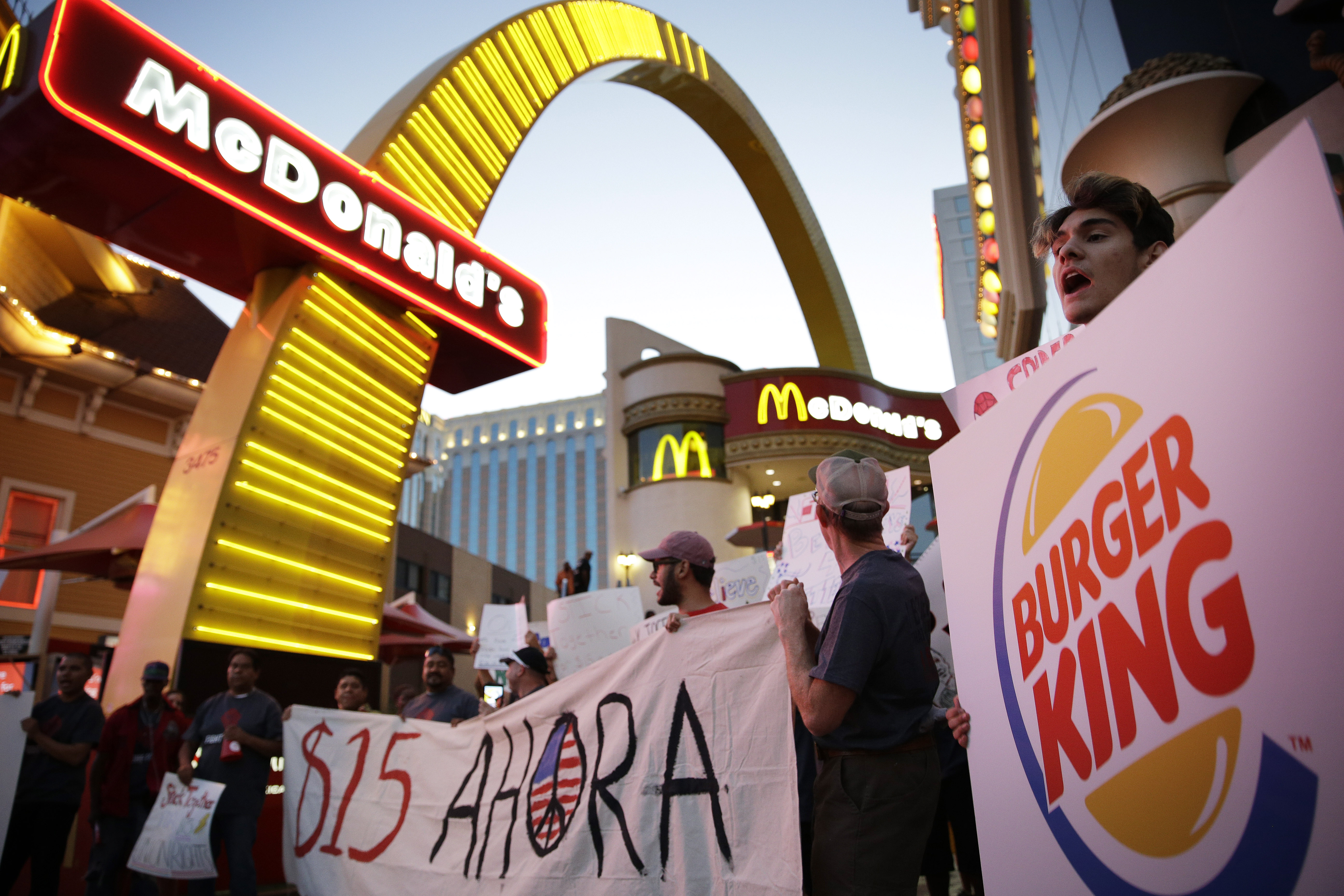 New York City - Fast food workers protest - Pictures - CBS ...