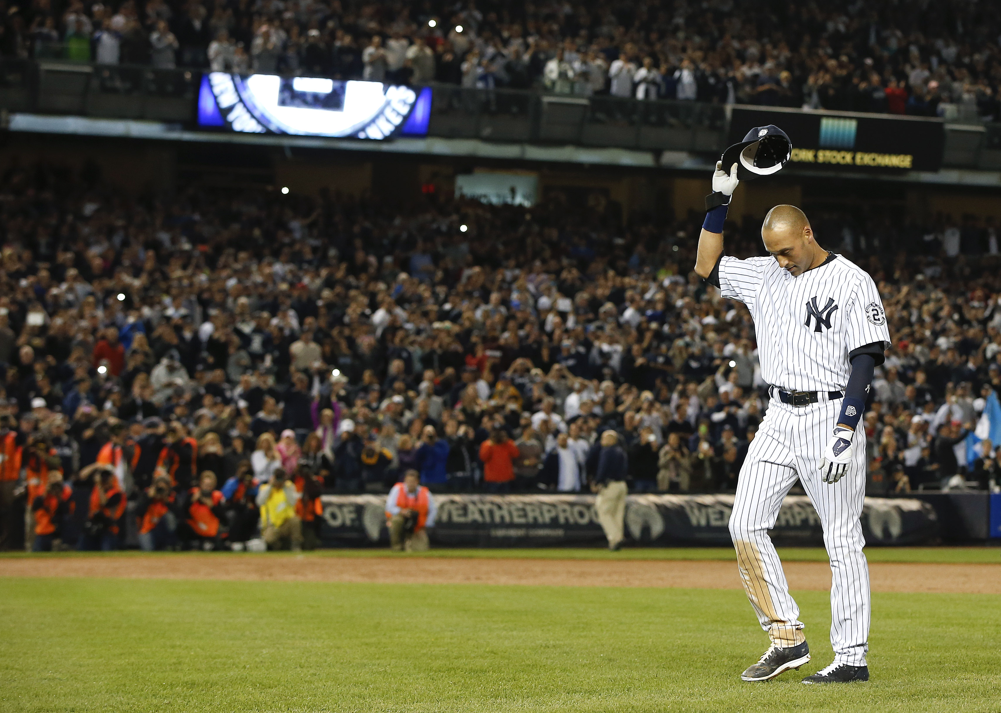 Derek Jeter says goodbye to Yankee Stadium with a 6-5 win - CBS News