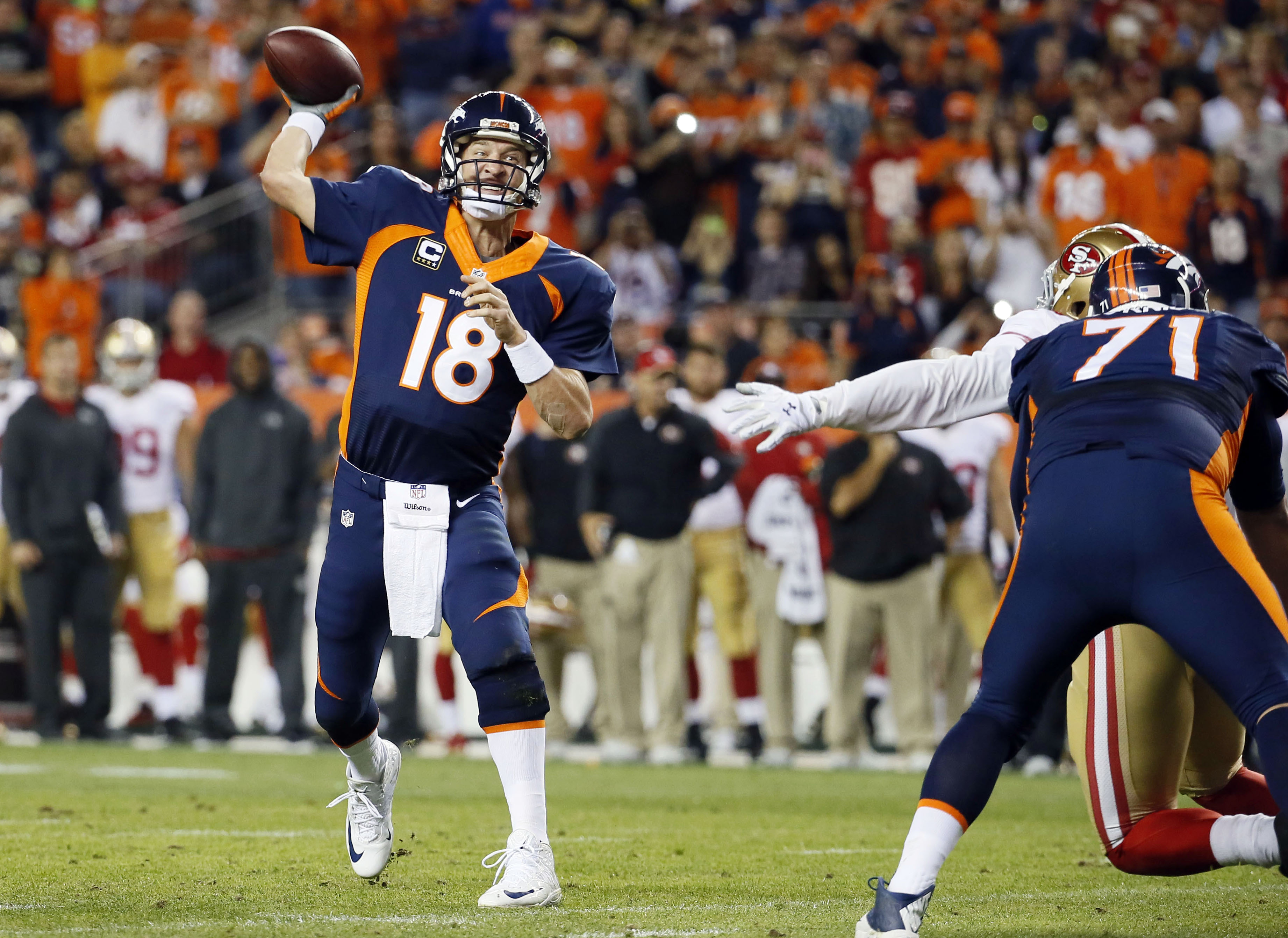 Manning makes historic 509th touchdown pass CBS News