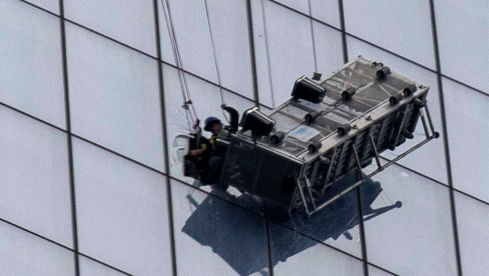 Window washer, fearing death, called wife during NYC scaffold scare