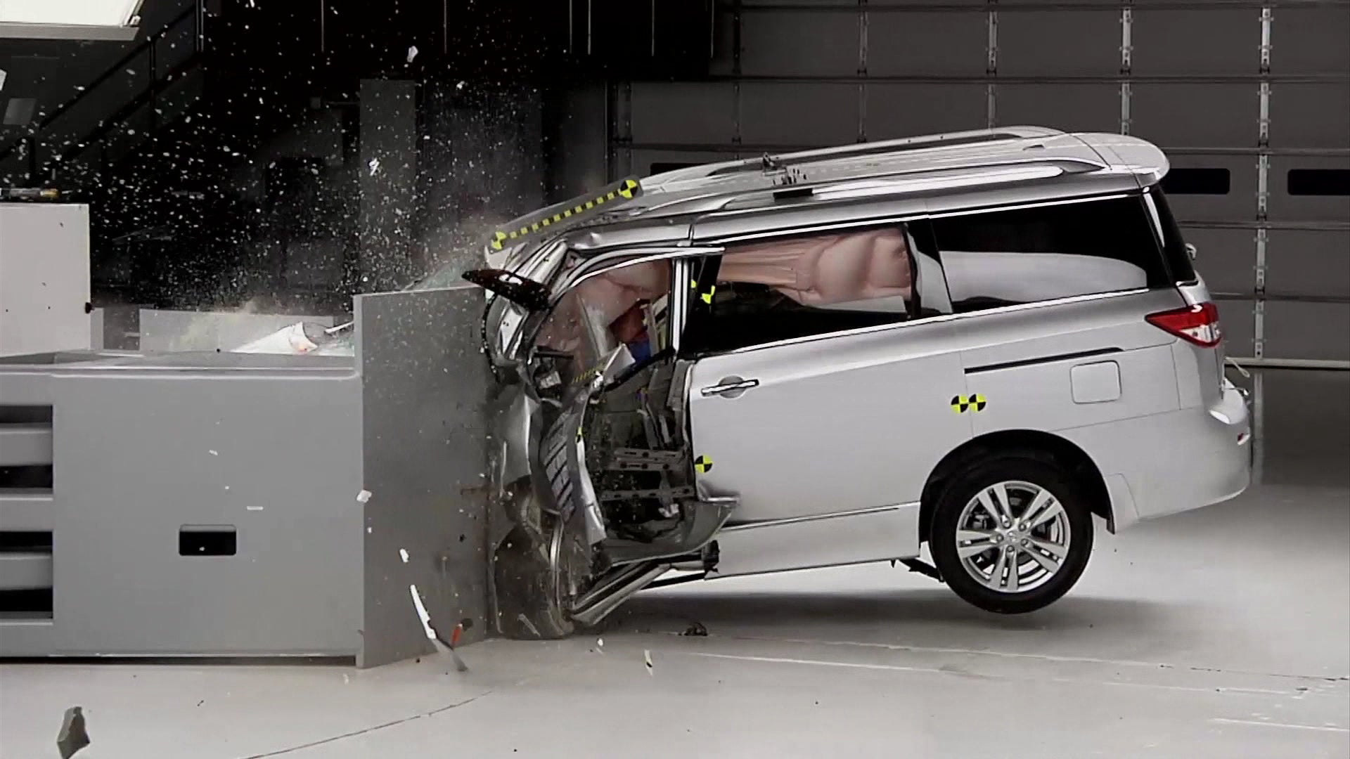 Iihs Crash Test Safety Ratings Draw Poor Reviews For Chrysler And Nissan Cbs News