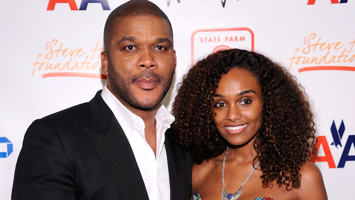 Tyler Perry welcomes a son - CBS News