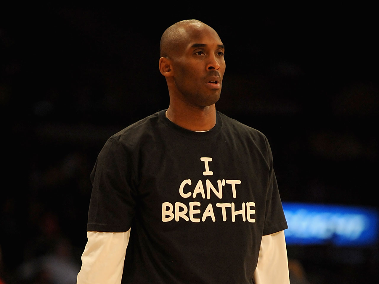 Kobe Bryant, Lakers teammates, wear 