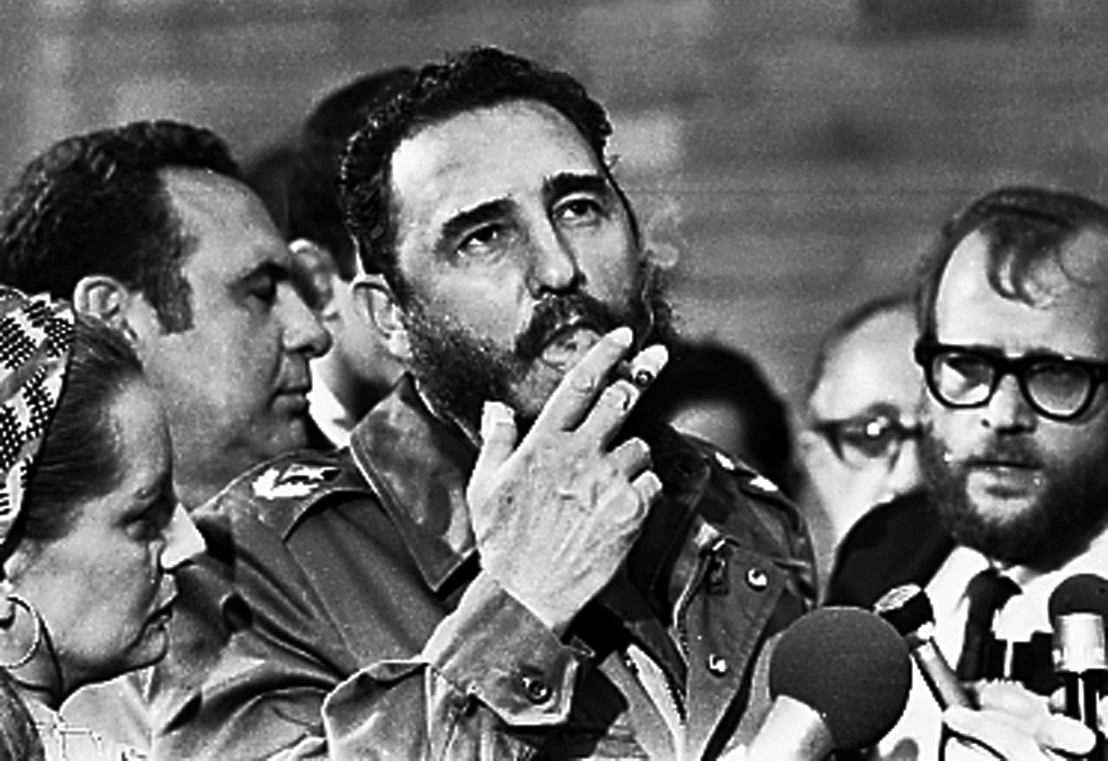 Fidel Castro Cubas Fiery Communist Leader Dead At 90 Cbs News 2606