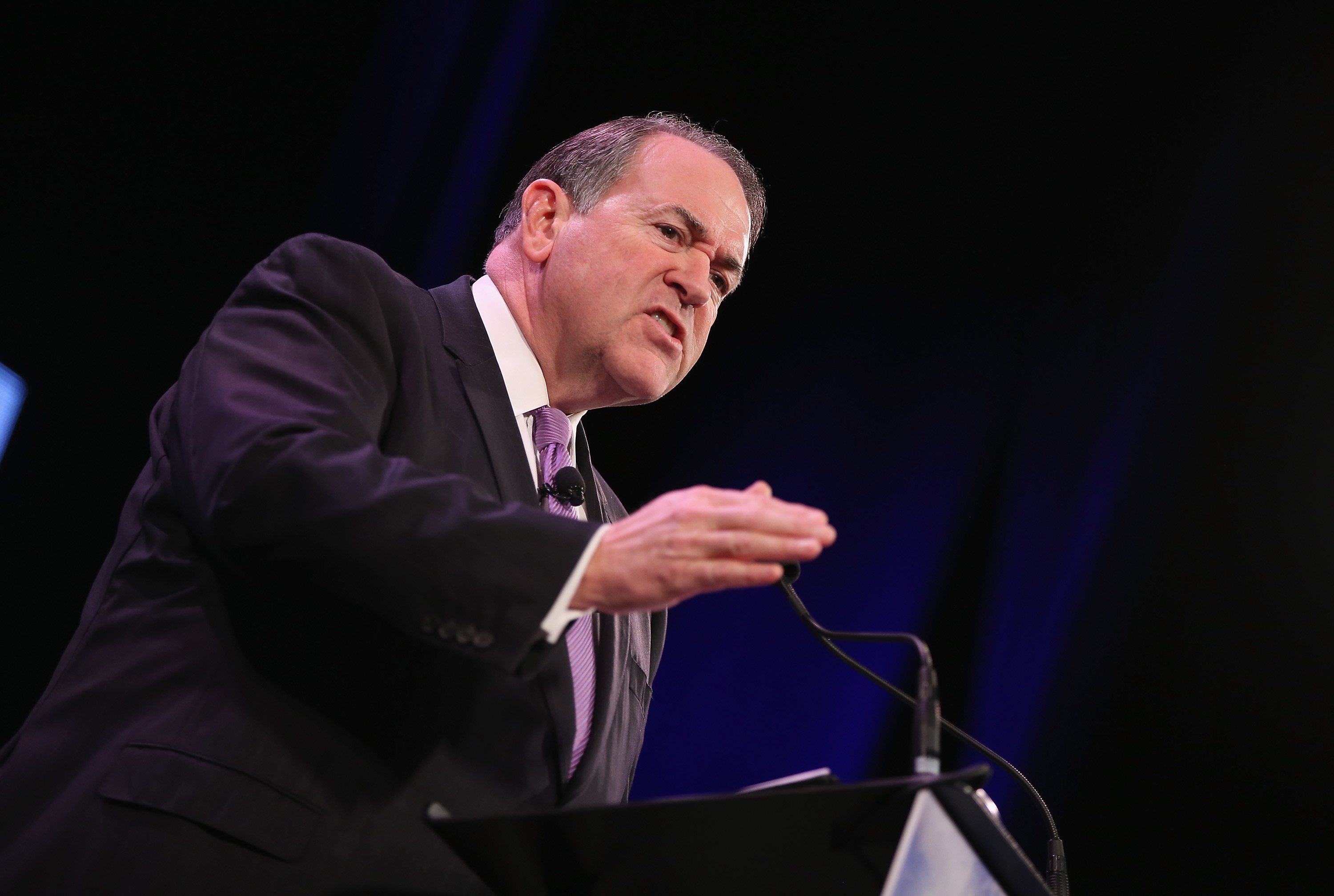 Mike Huckabee slams Obama for letting daughters listen to 