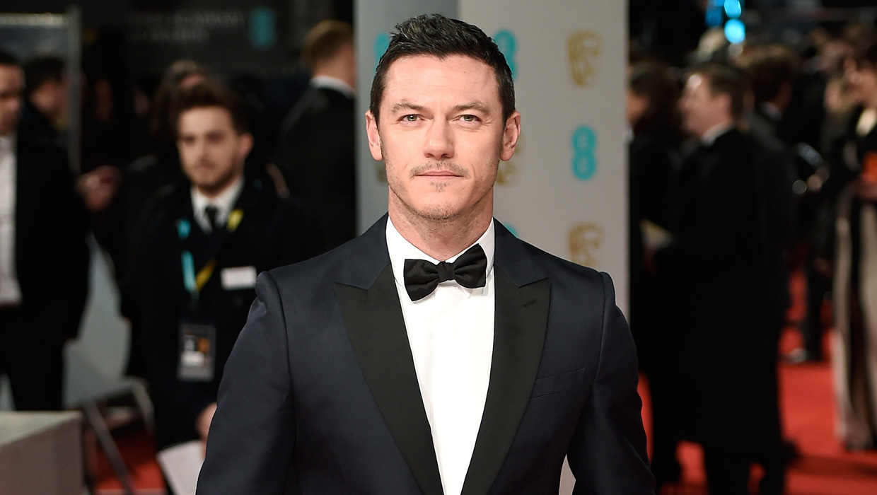 Luke Evans To Play Gaston In Disneys Beauty And The Beast Cbs News