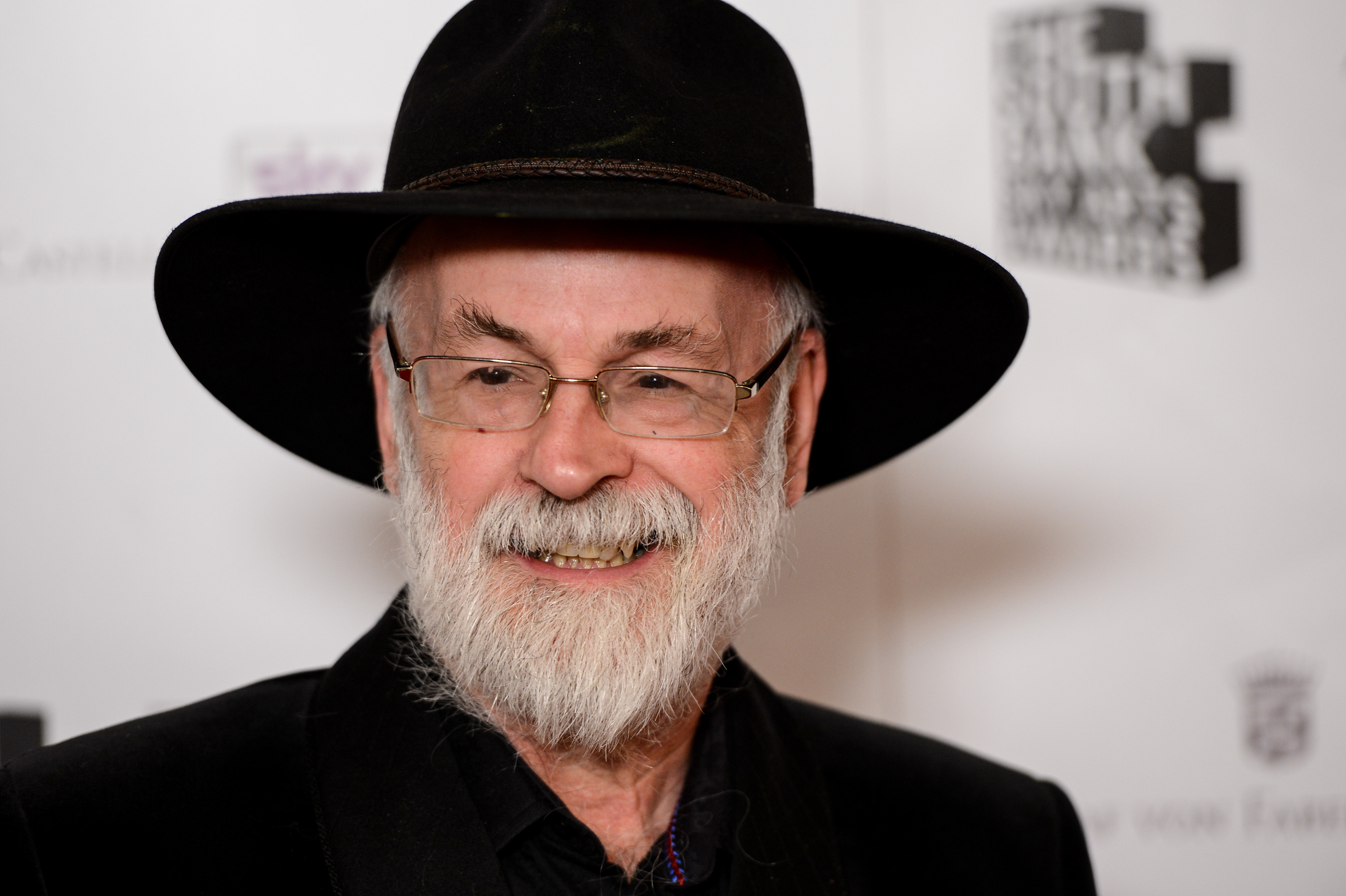 Fantasy author Terry Pratchett dies at 66 - CBS News