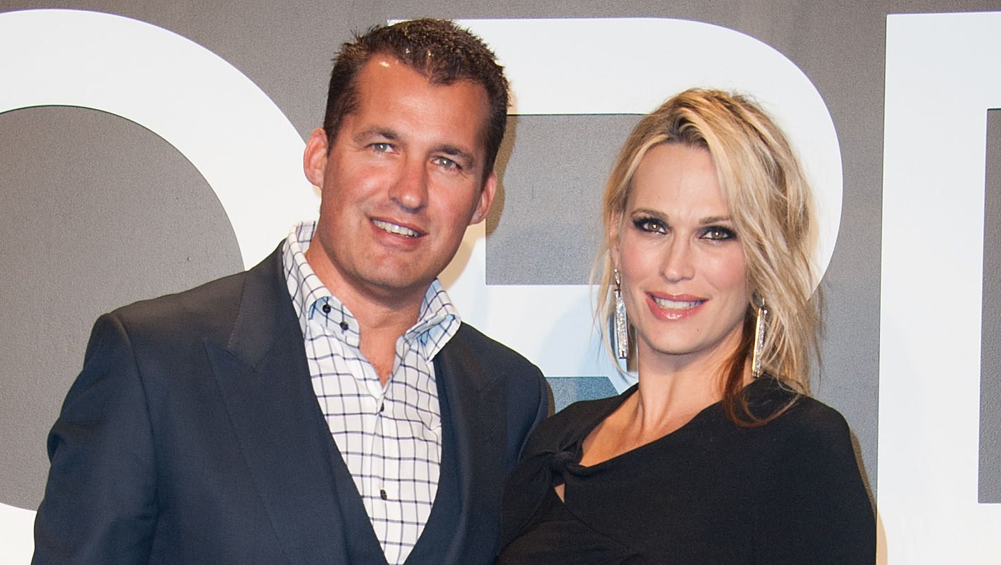 Molly Sims, husband welcome baby girl - CBS News