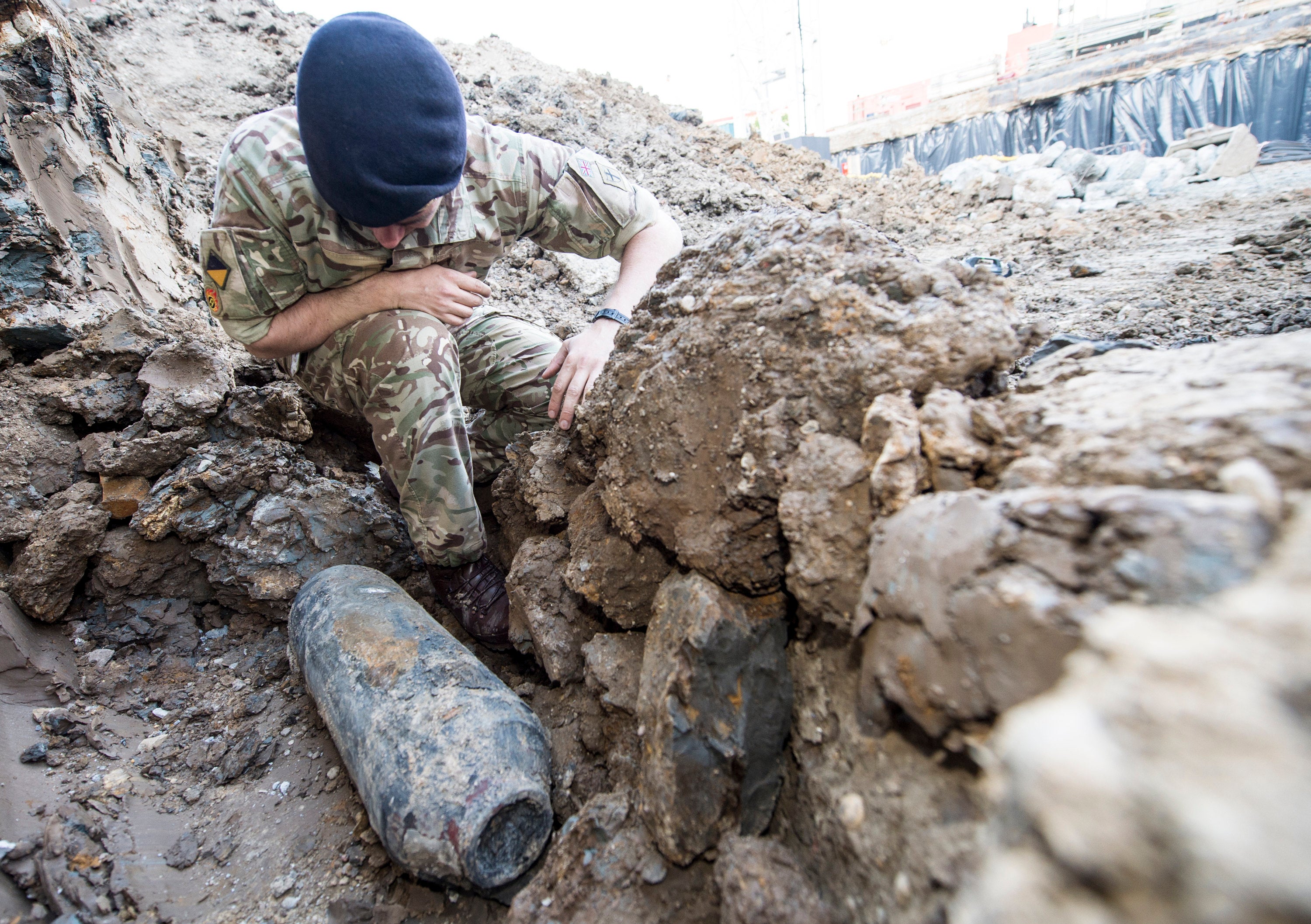 WWII Bomb Unearthed In London Forces Evacuations CBS News