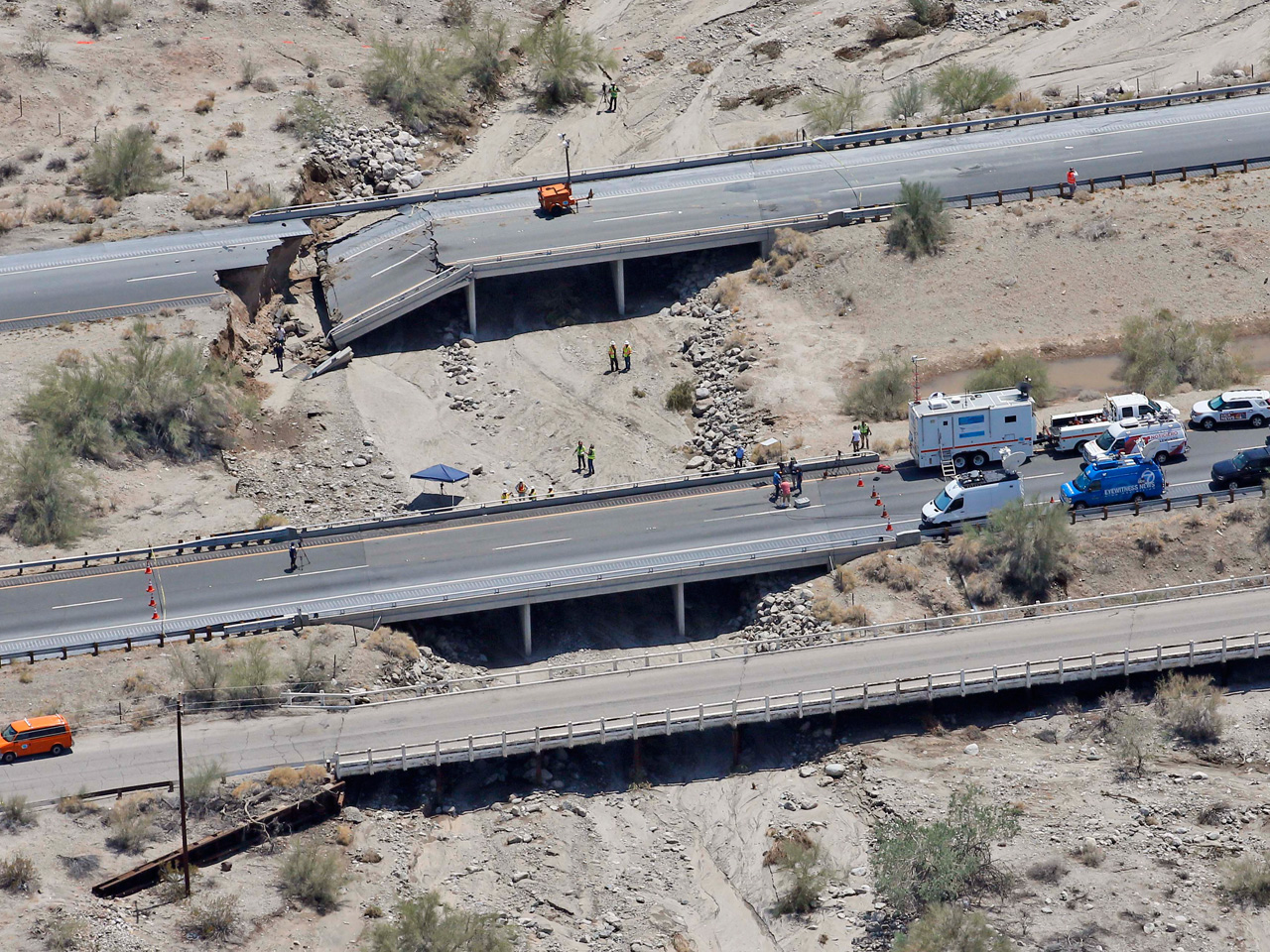 About 27 000 Daily Drivers Hit By I 10 Bridge Collapse Cbs News