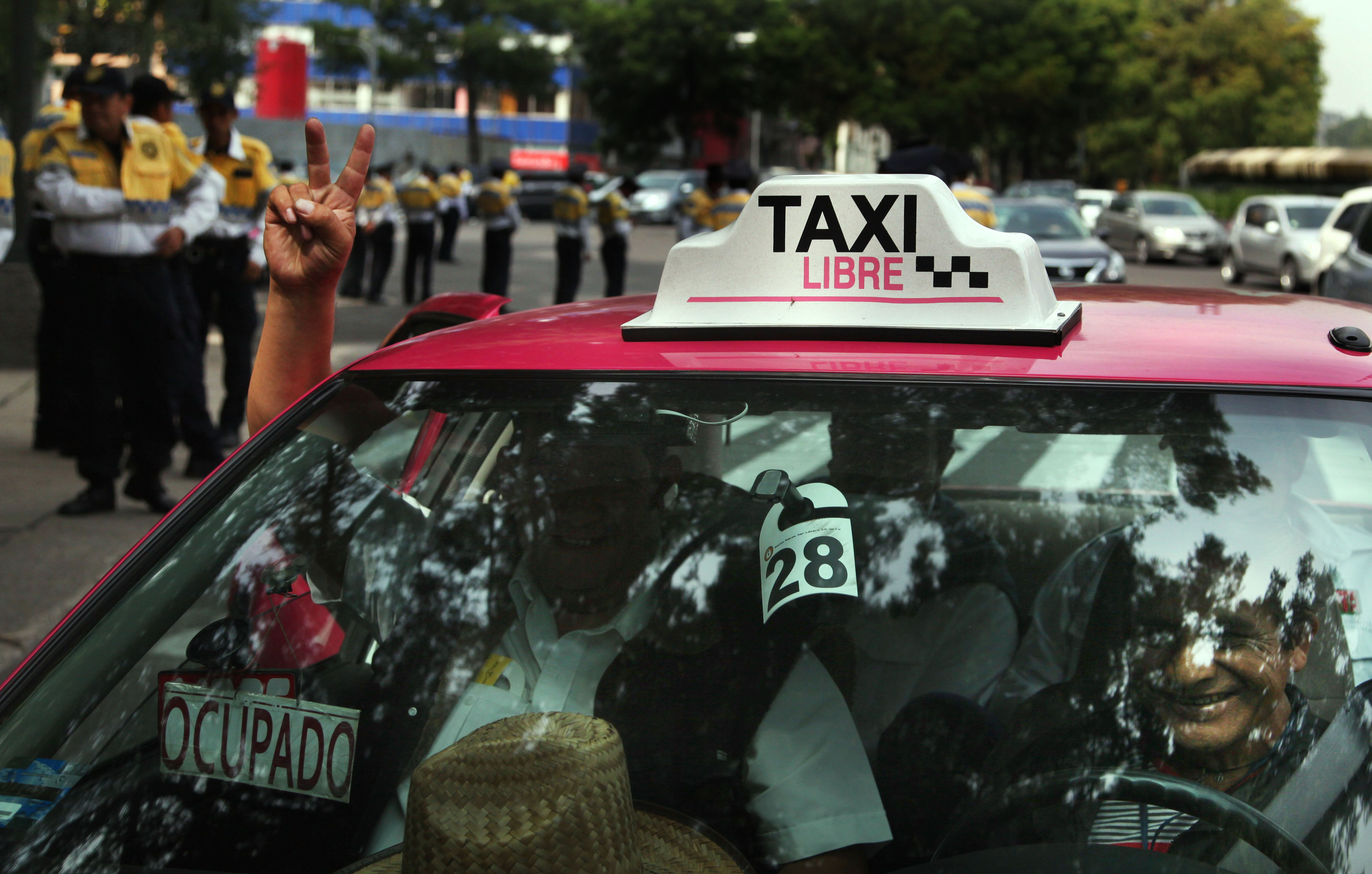 cost of taxi from mexico city airport to zocalo