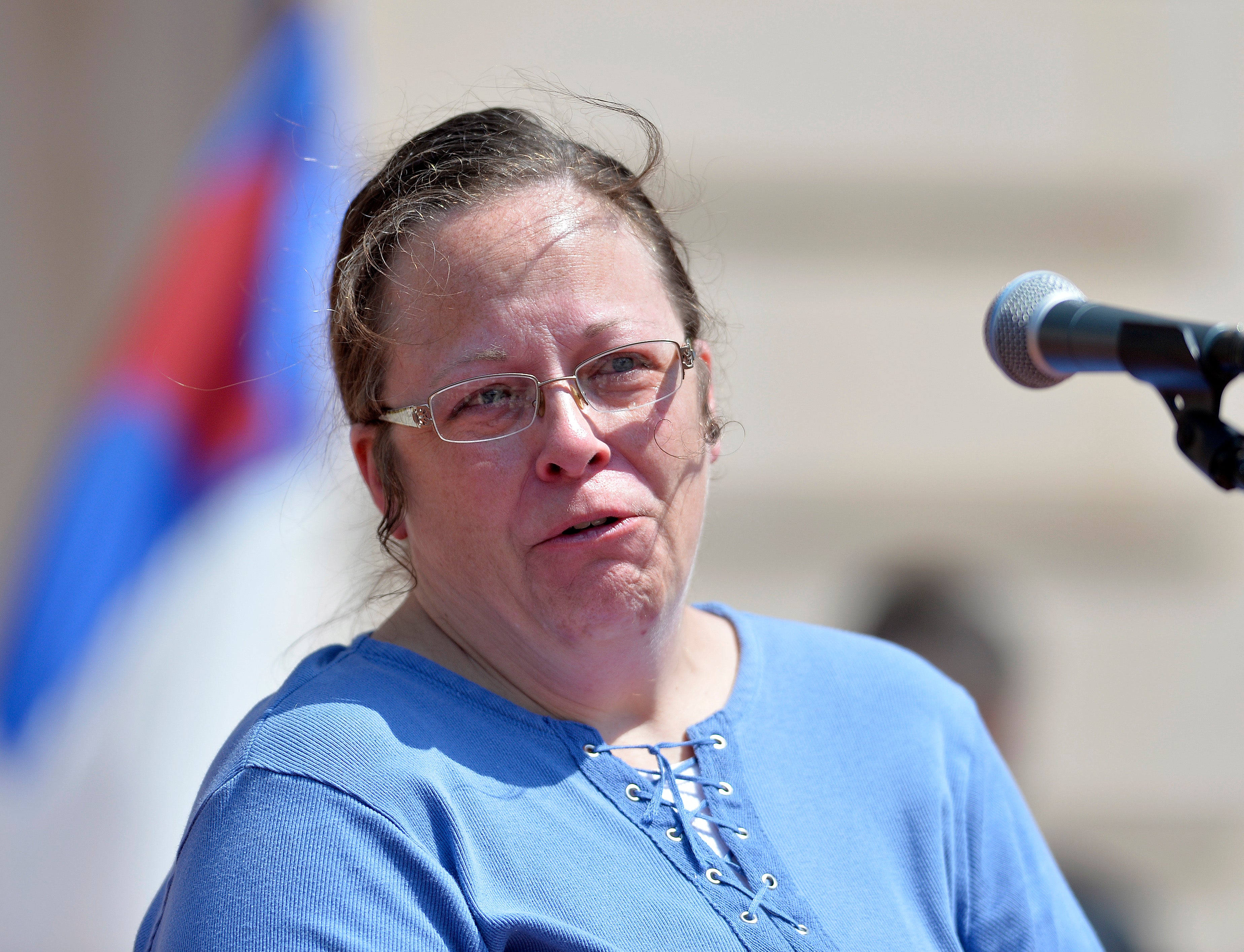 Defiant Kentucky Clerk Loses Same Sex Marriage License