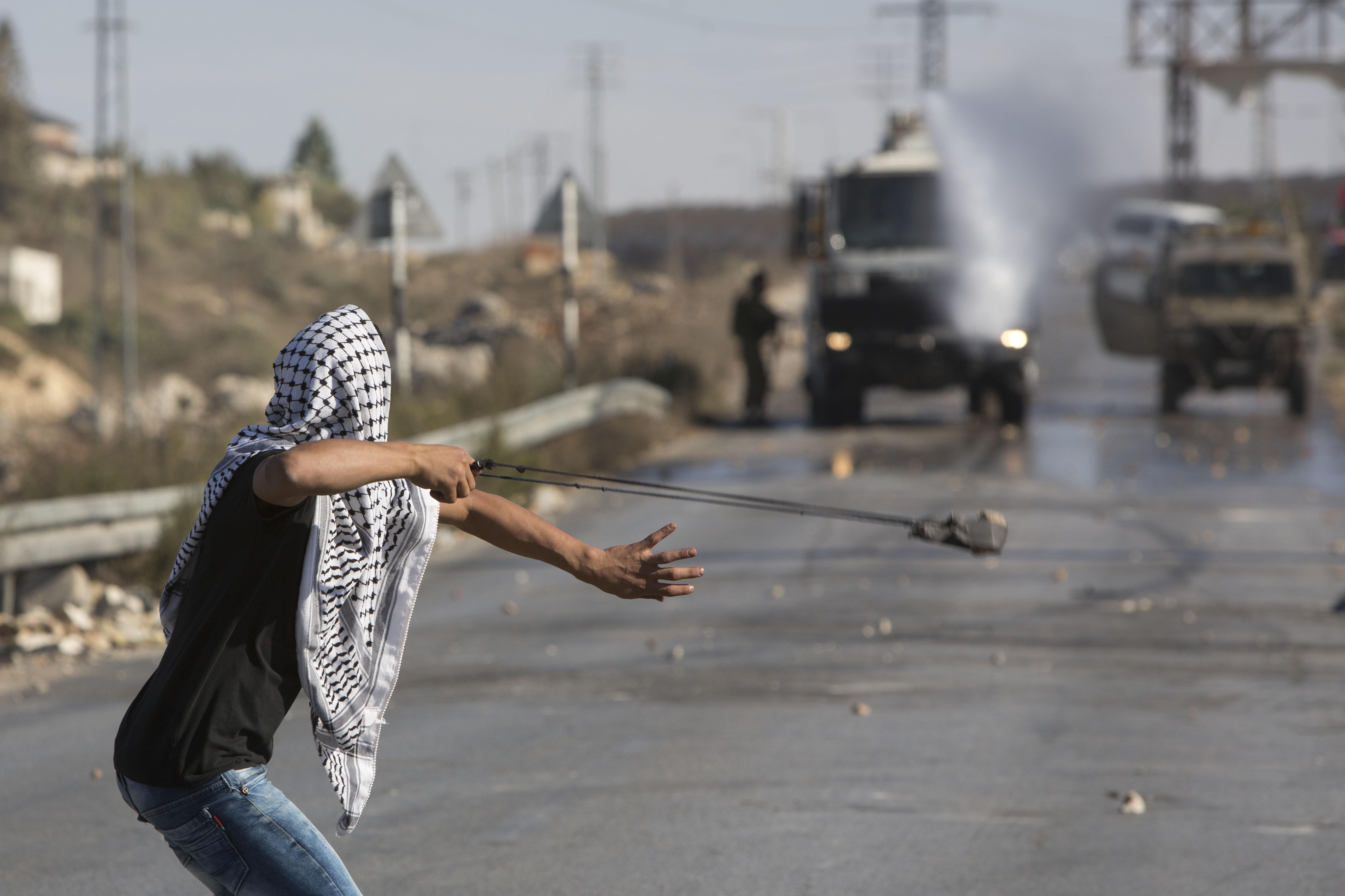 Palestinians And Israel Forces Clash In Jerusalem West Bank Cbs News 