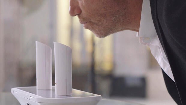 smelling-an-ophone-620.jpg