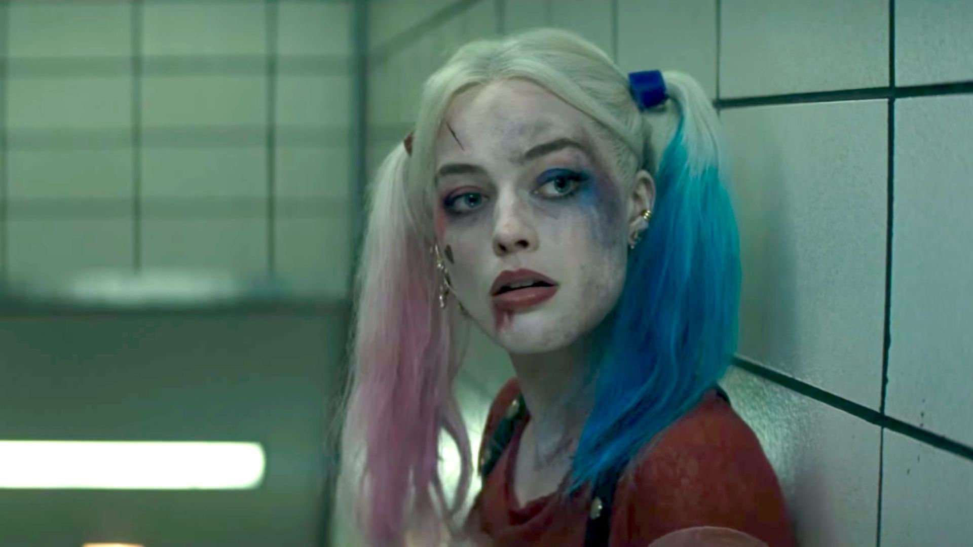 Margot Robbie Steals The Show In The All New Suicide Squad Trailer Cbs News 