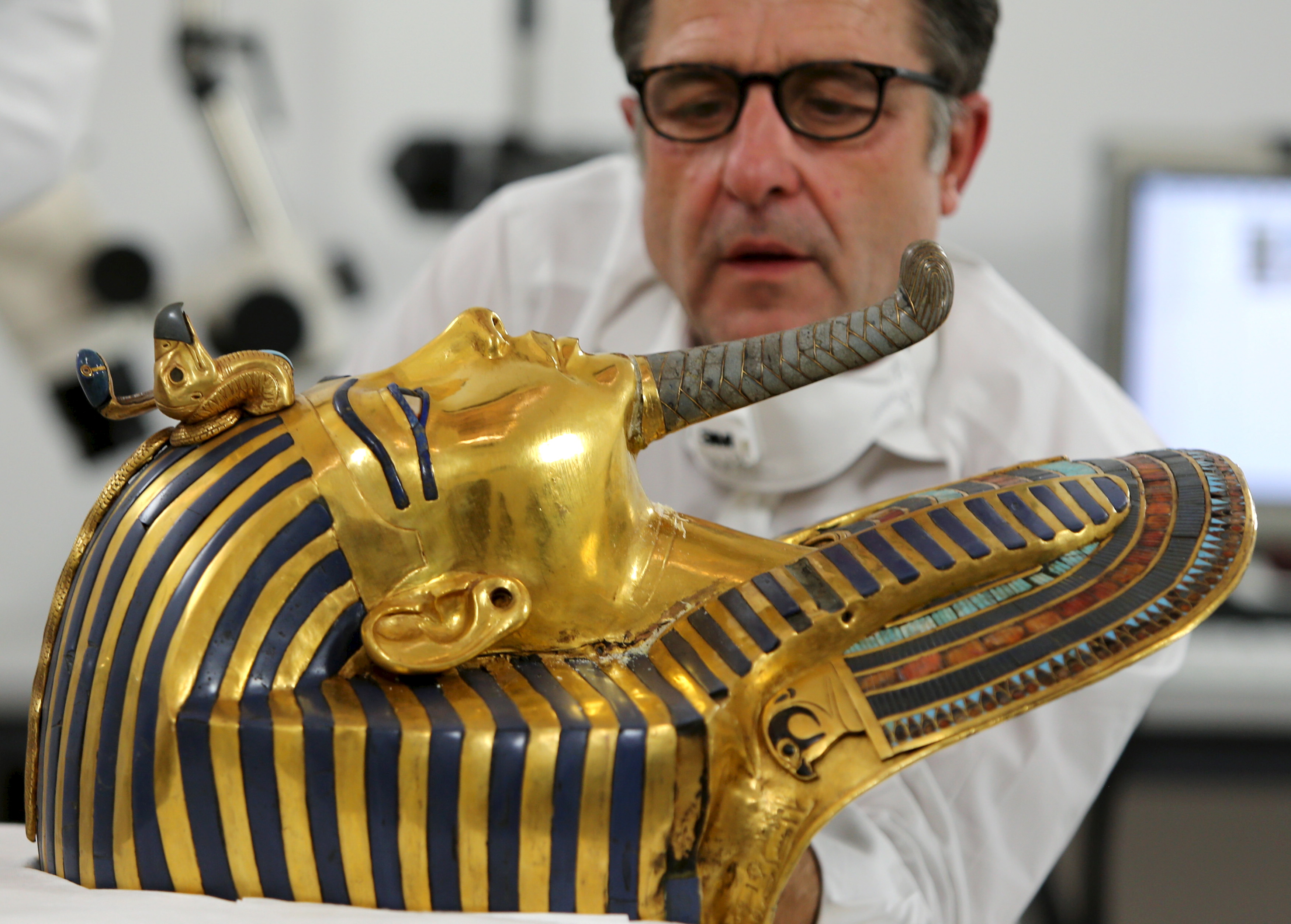 King Tut mask, broken beard restored, goes back on display - CBS News