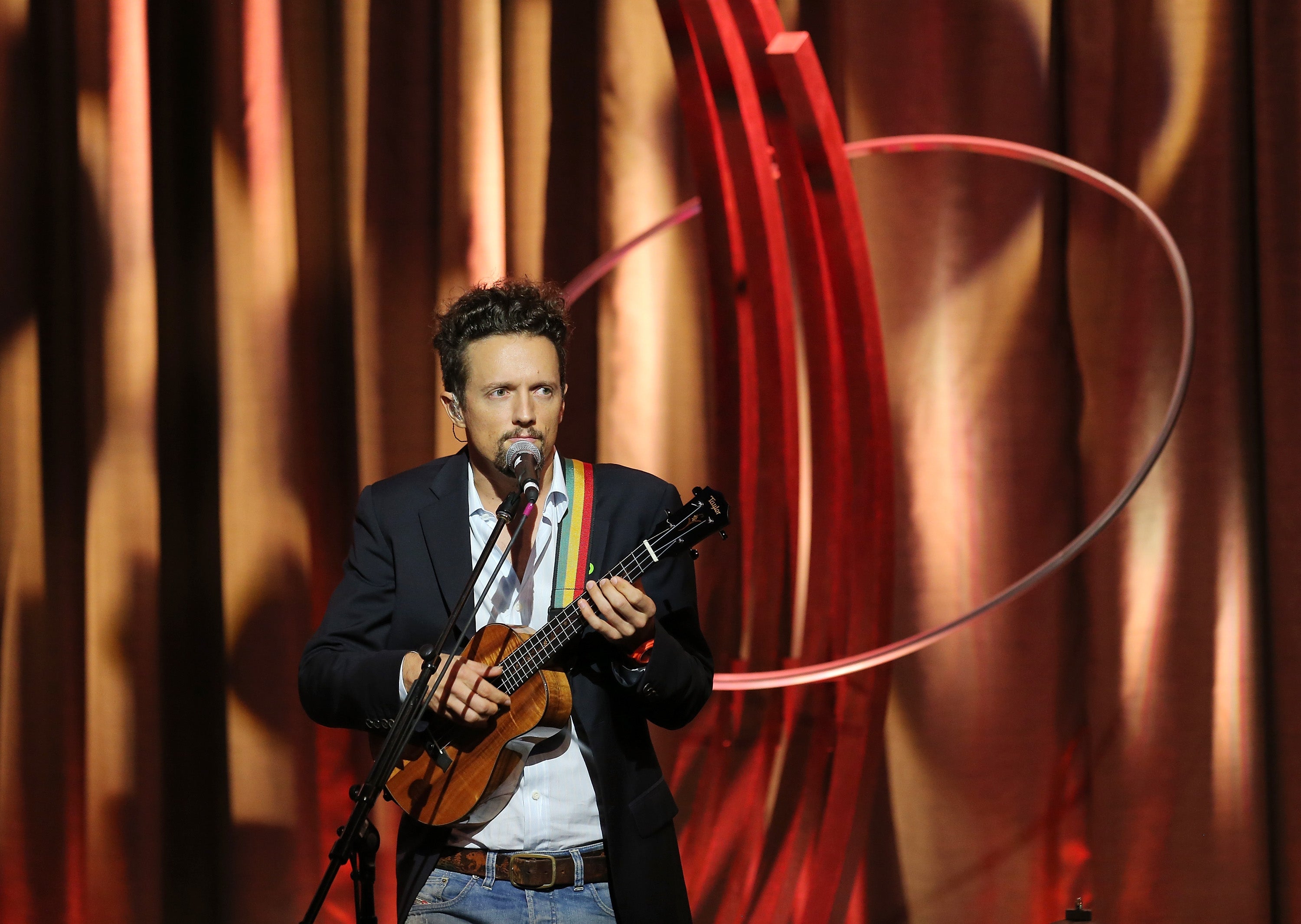 Jason Mraz To Make Broadway Debut On Waitress Cbs News https www cbsnews com news jason mraz to make broadway debut on waitress