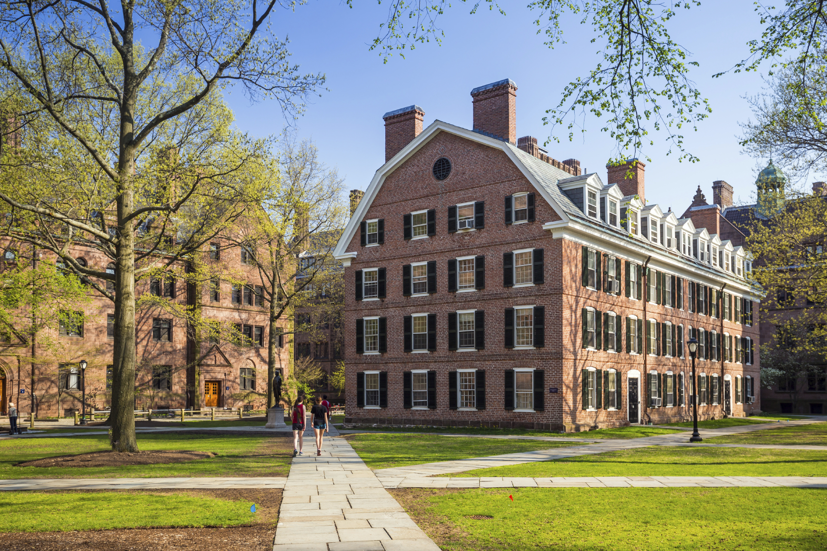 Yale University officials respond to racism concerns - CBS ...