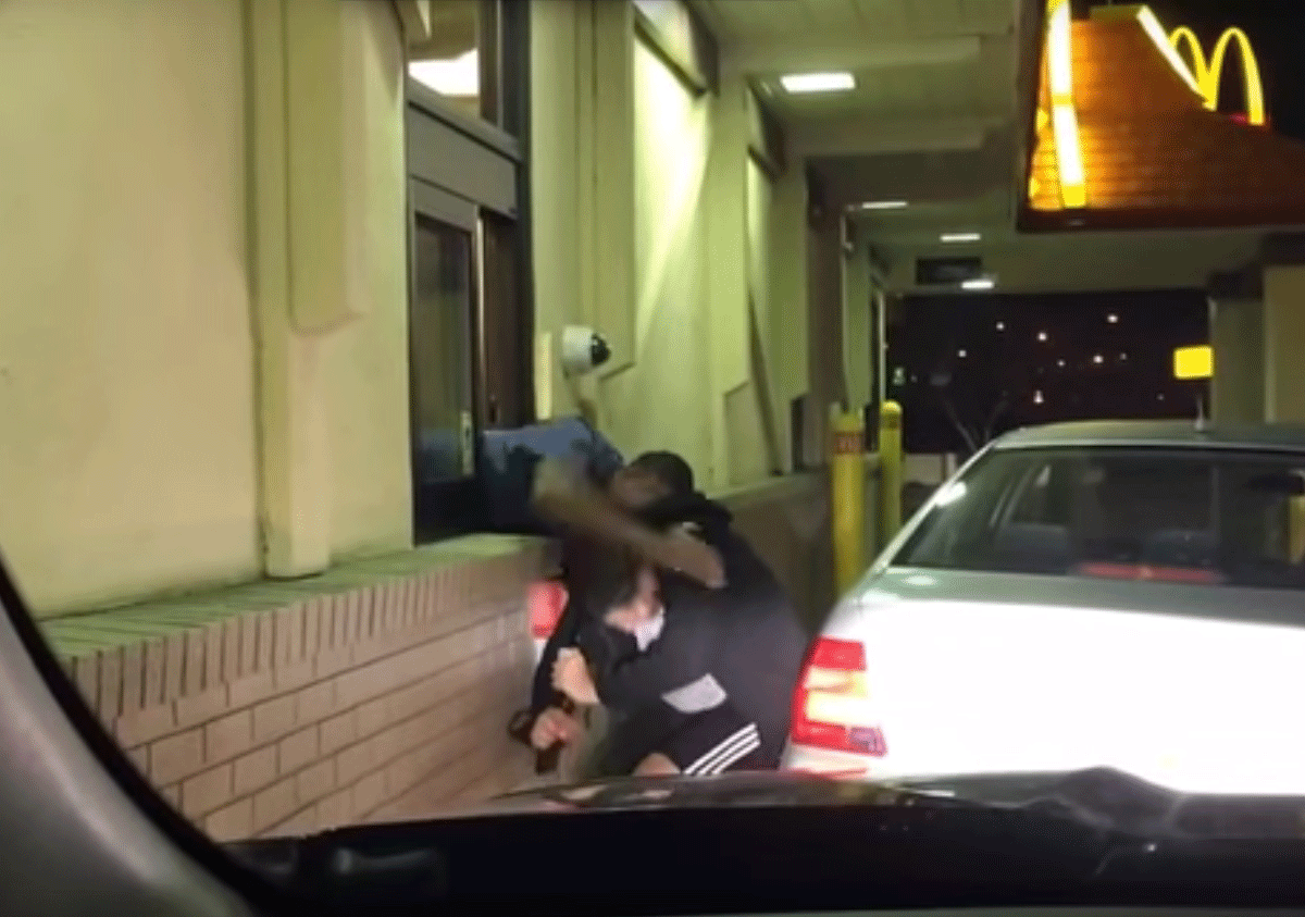 Fight At Minneapolis Mcdonald S Drive Thru Caught On Video Cbs News