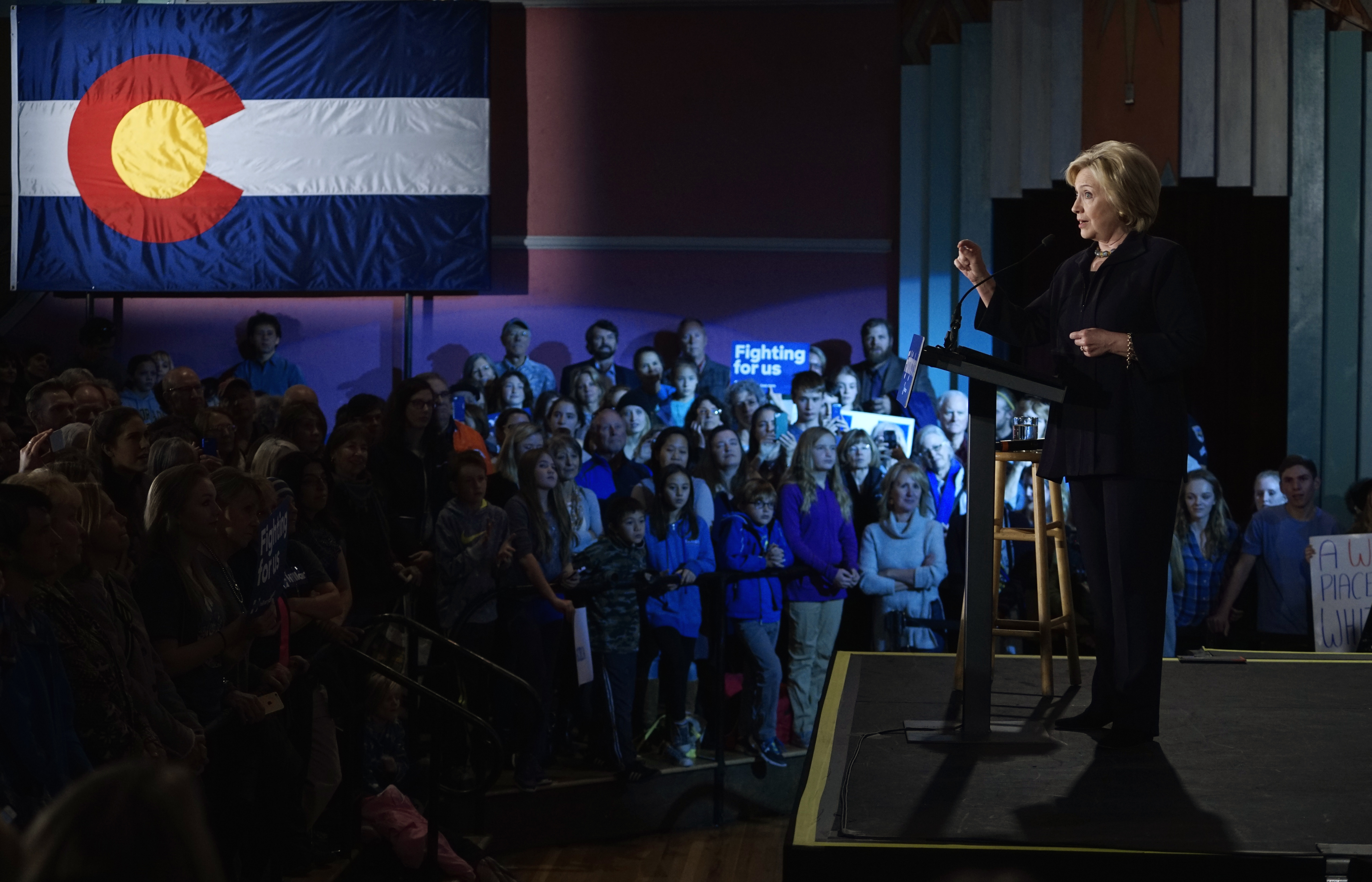 Hillary Clinton Meets With Gun Violence Survivors And Families Cbs News 1016