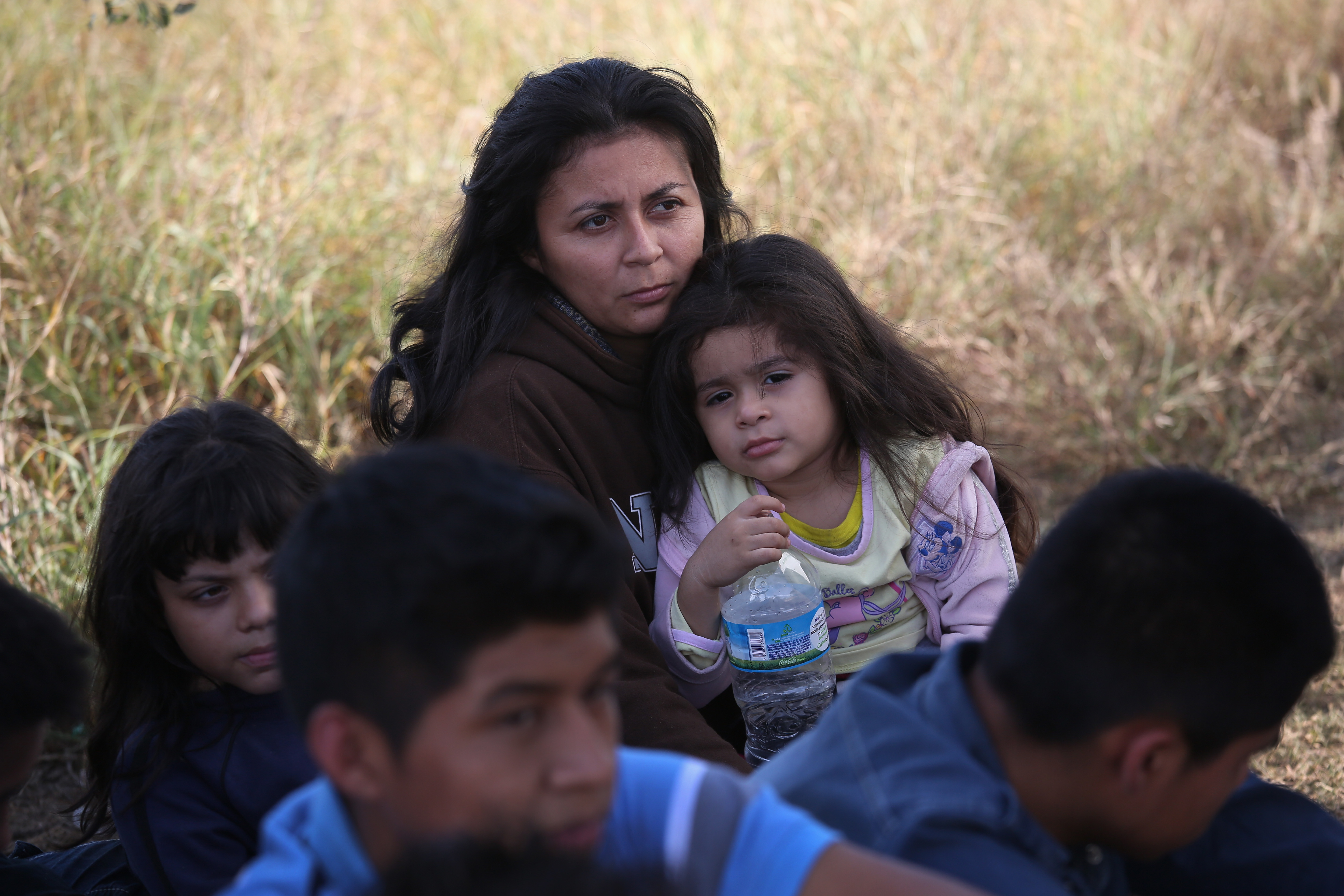 U.S. plans to deport some immigrant families who crossed southern border - CBS News