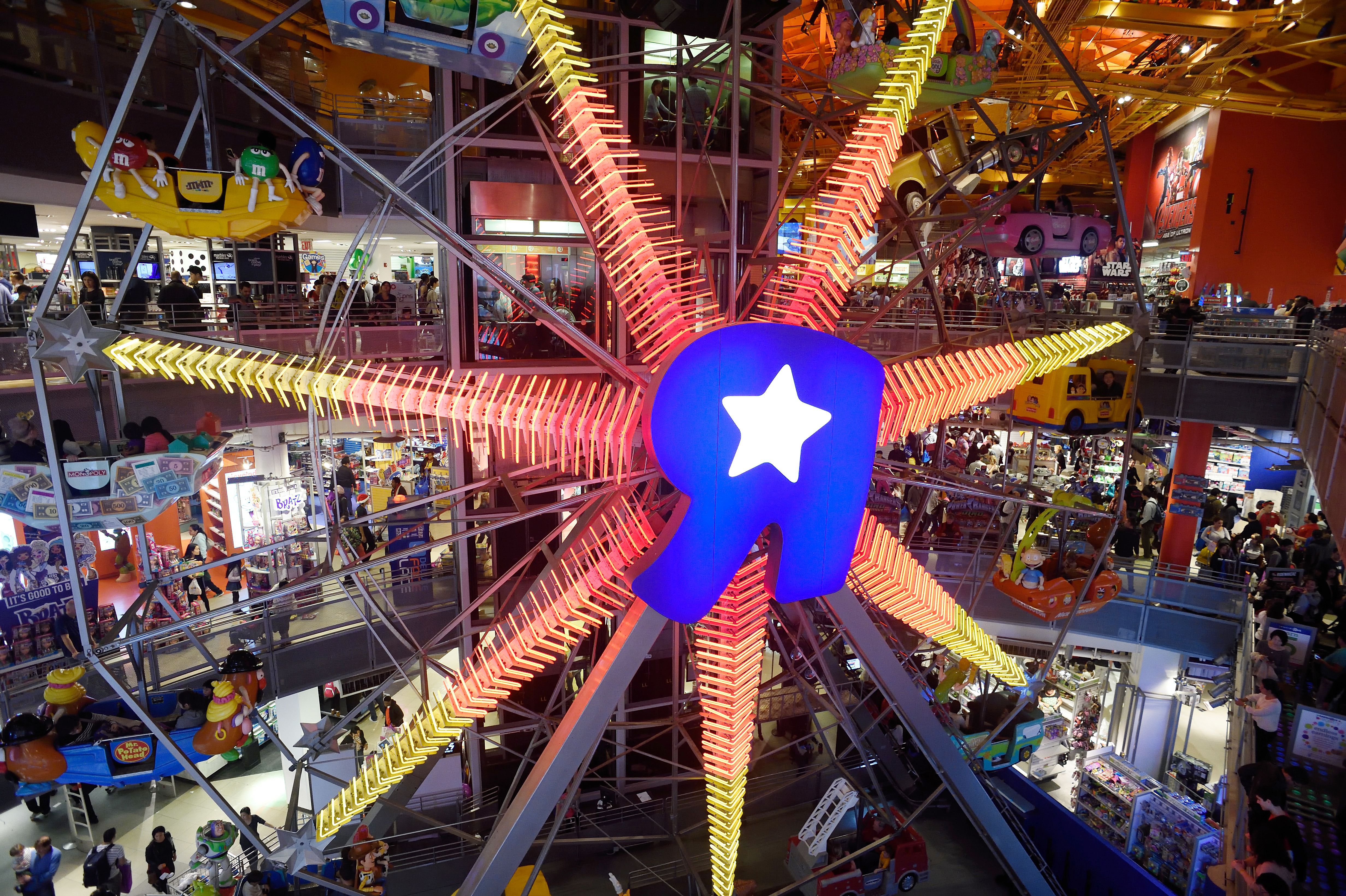 Why Toys R Us is shuttering its NYC flagship store - CBS News