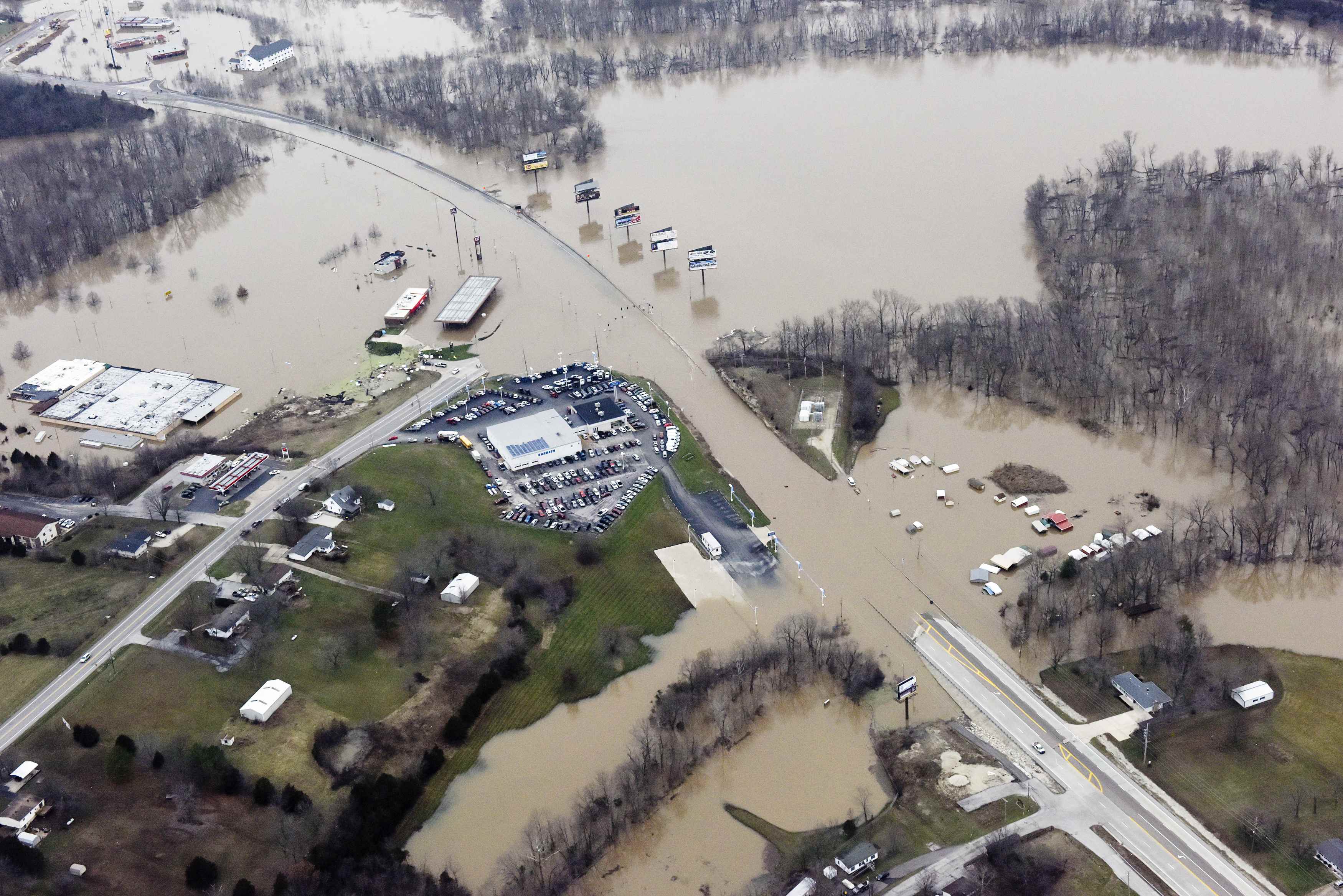 Deadly, rare winter flood slams Missouri - CBS News