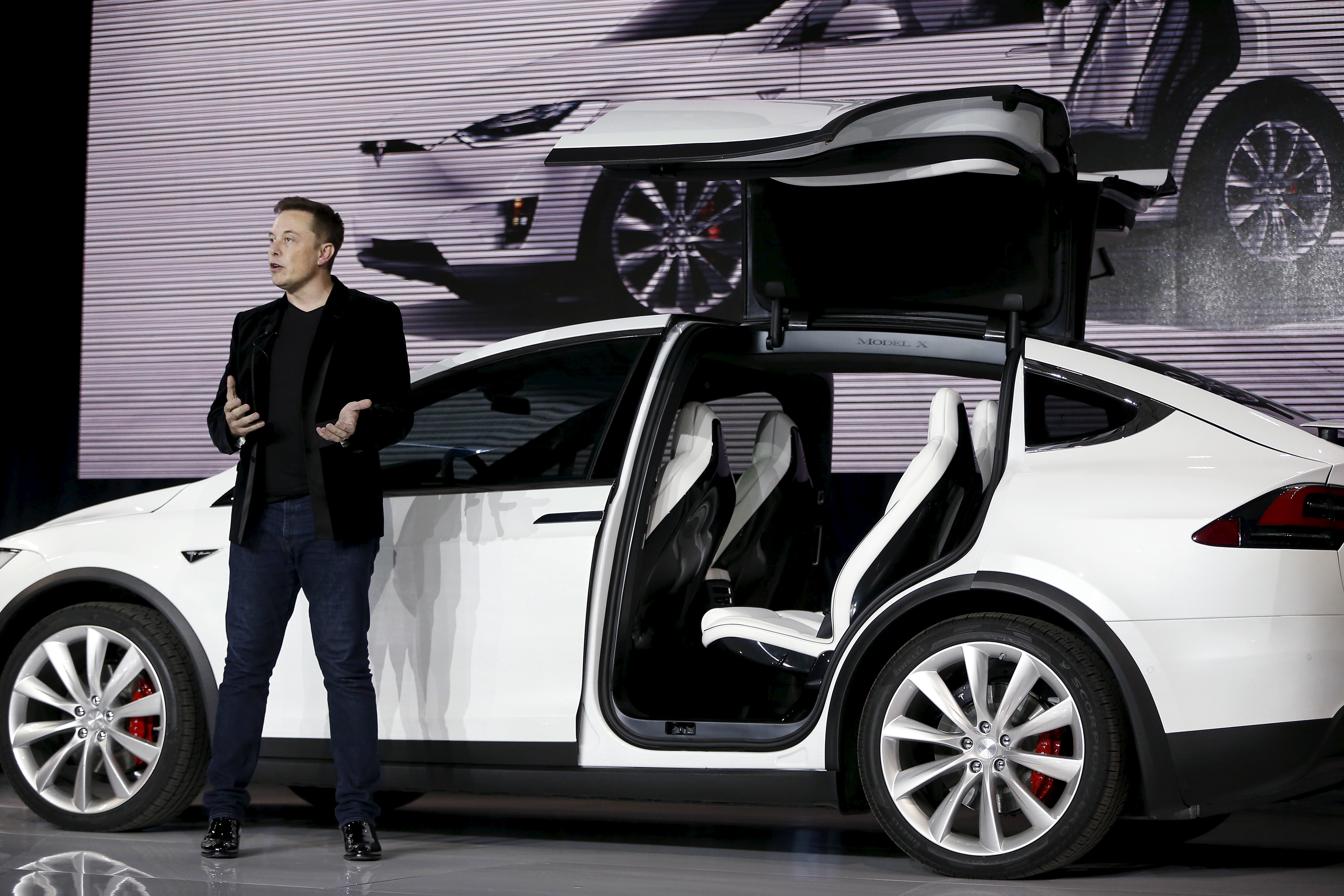 With Software Update Tesla Cars Can Park Themselves Cbs News