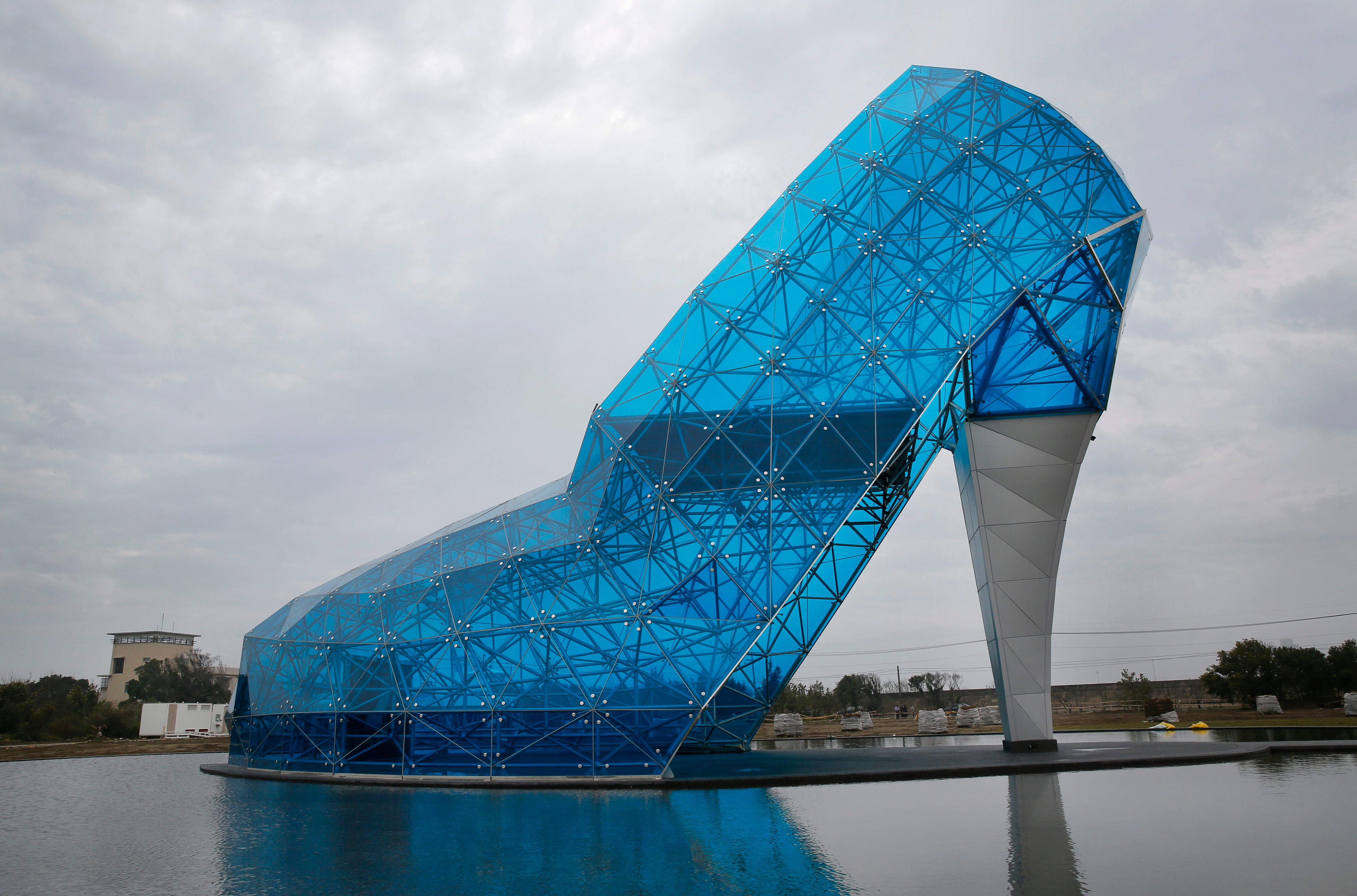 Taiwan Builds Huge Cinderella Like Glass Shoe As Tribute To - 