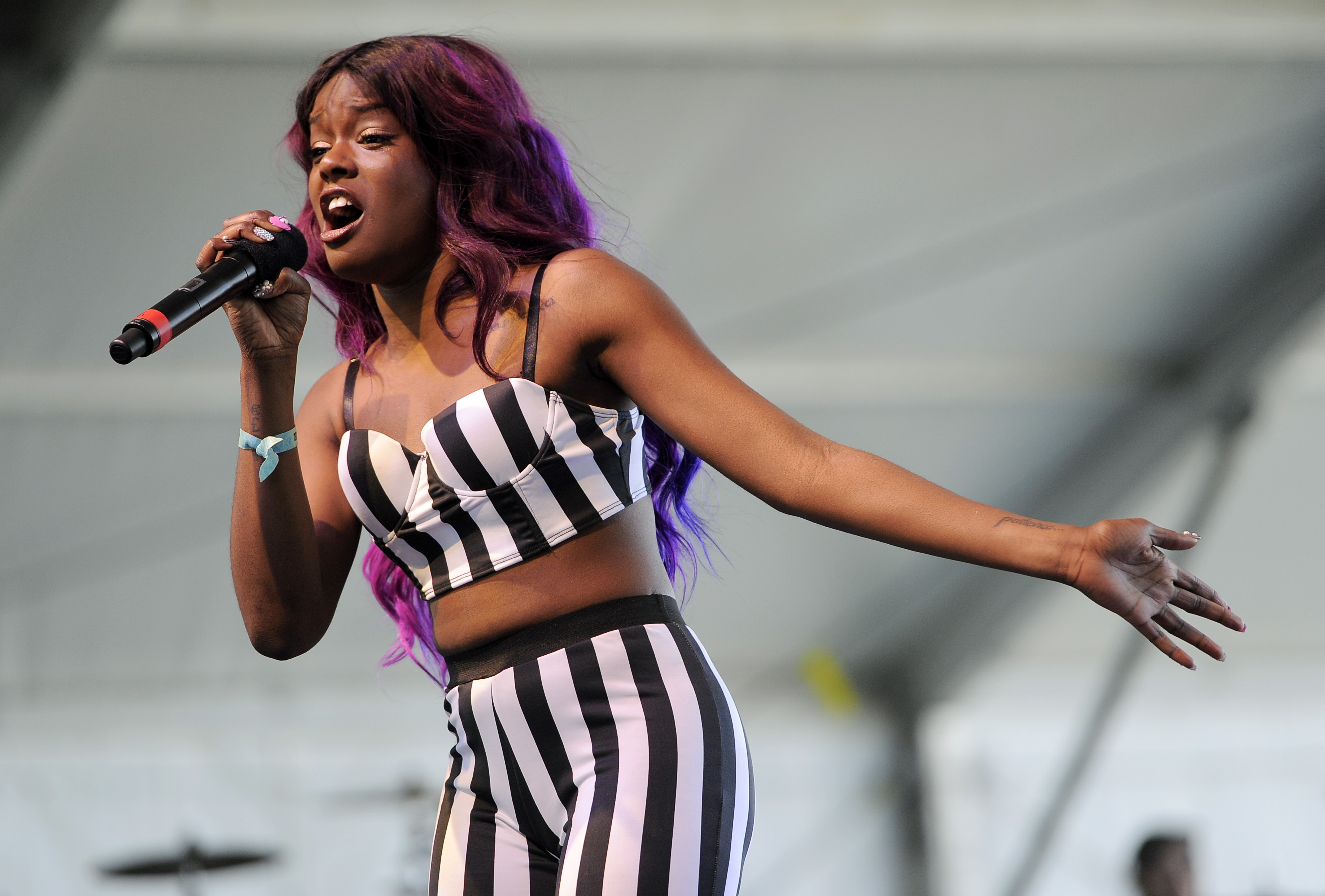 Azealia Banks Writes Apology Letter To Zayn Malik After Run In With Russell Crowe Cbs News 