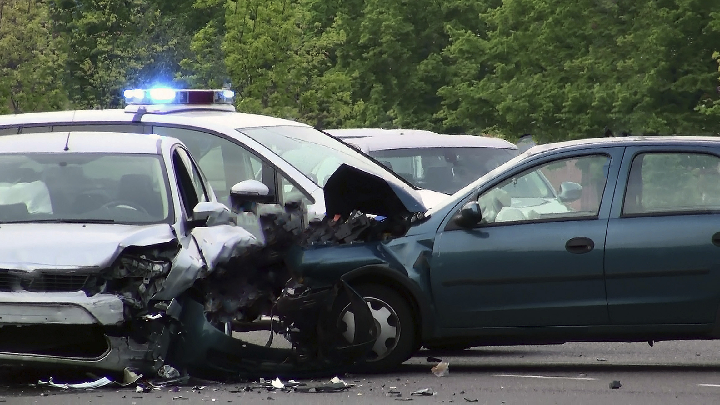 The biggest distractions that cause car crashes - CBS News