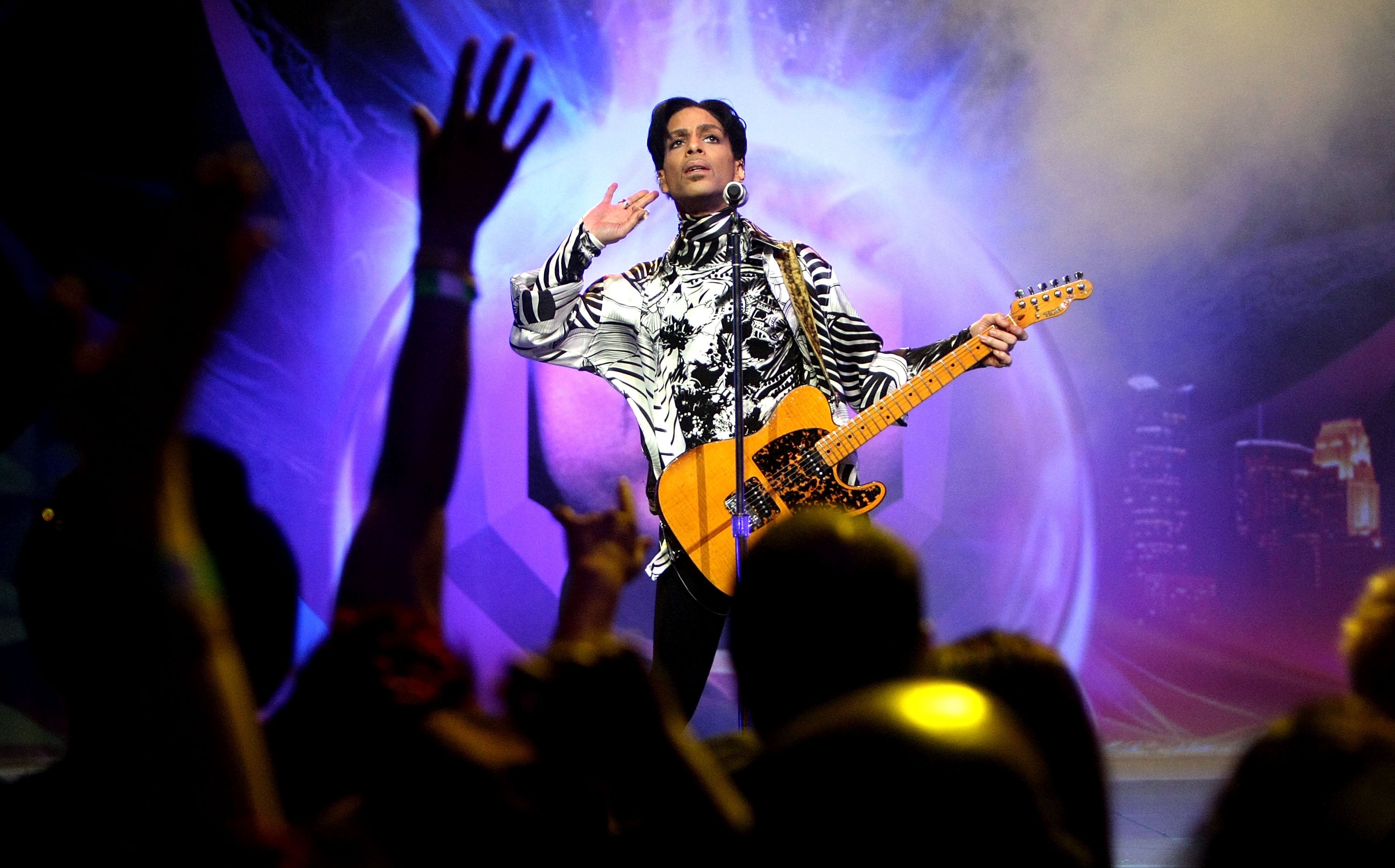 Remembering Music Icon Prince Prince 19582016 Pictures CBS News