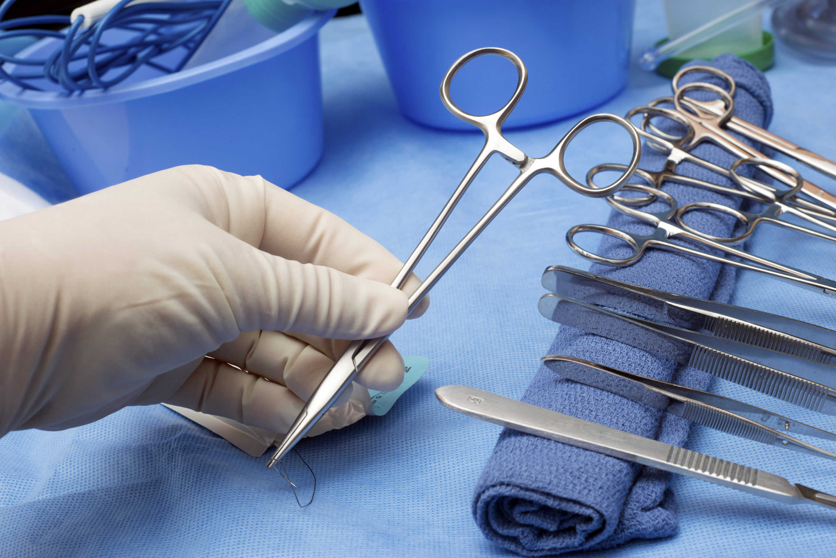 Правила подачи хирургического инструмента со стерильного стола