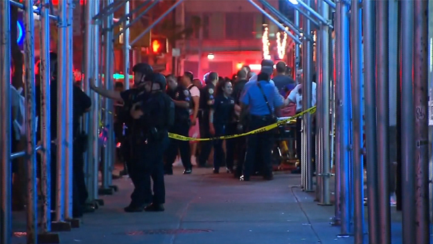 Nyc Rapper Arrested In Deadly Shooting At Ti Concert Cbs News