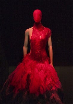 alexander-mcqueen-met-2011-gallery-view-244.jpg