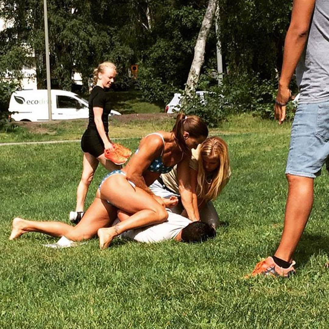 Naked Sunbathing Beach House Florida - Bikini-clad Swedish cop makes arrest while sunbathing - CBS News
