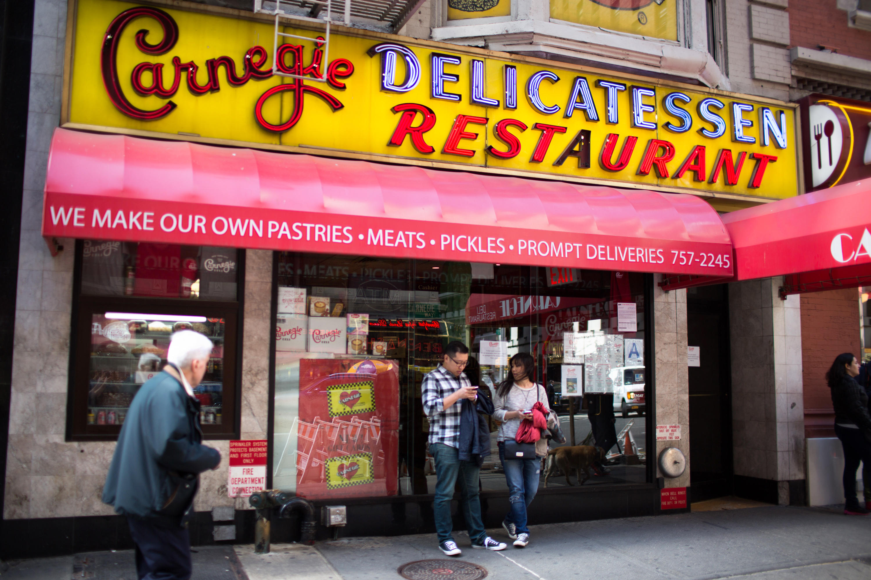 Carnegie Deli Closes Nyc S Legendary Deli Closes After 79 Years Cbs News