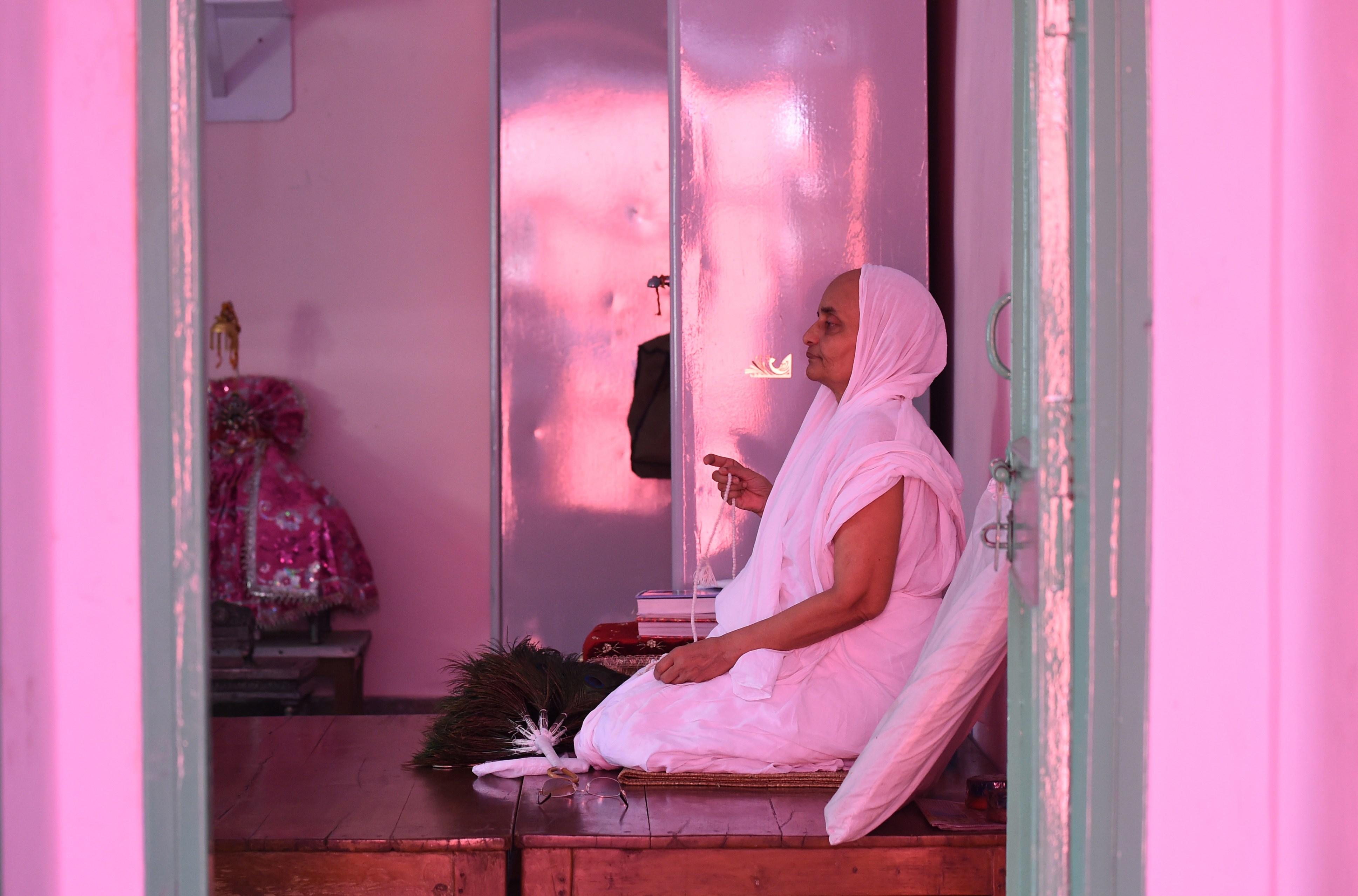 India parents probed over teen daughter death after fasting to