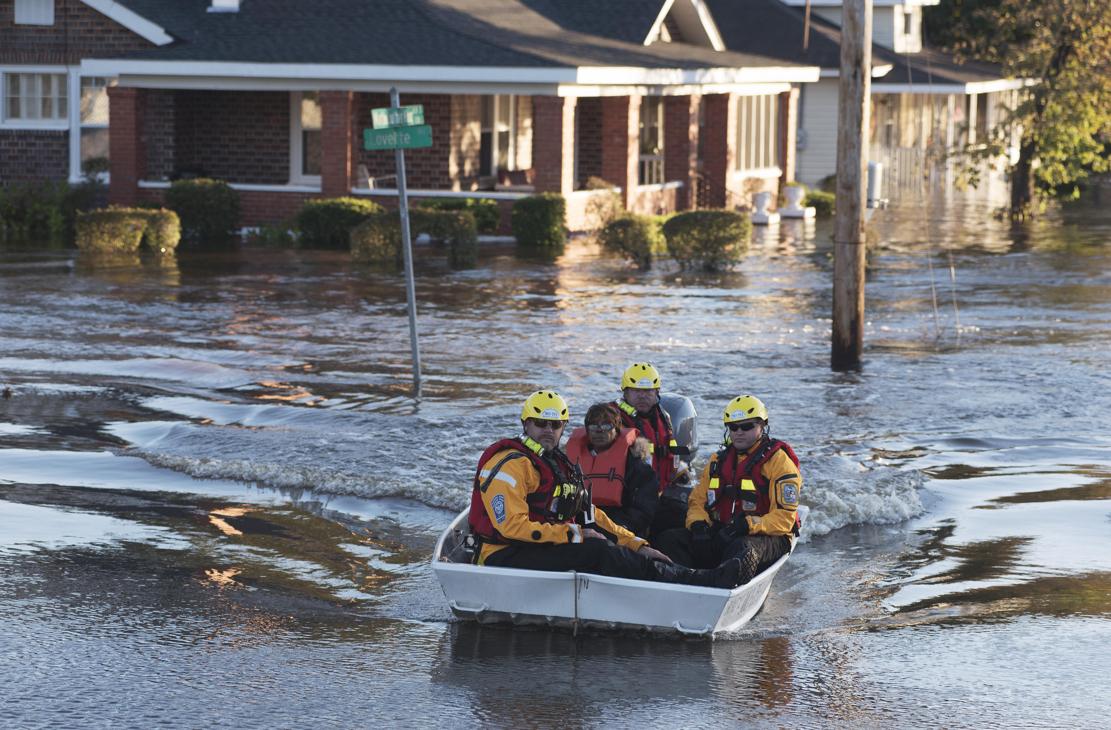 North Carolina under state of emergency in aftermath of Hurricane Matthew CBS News