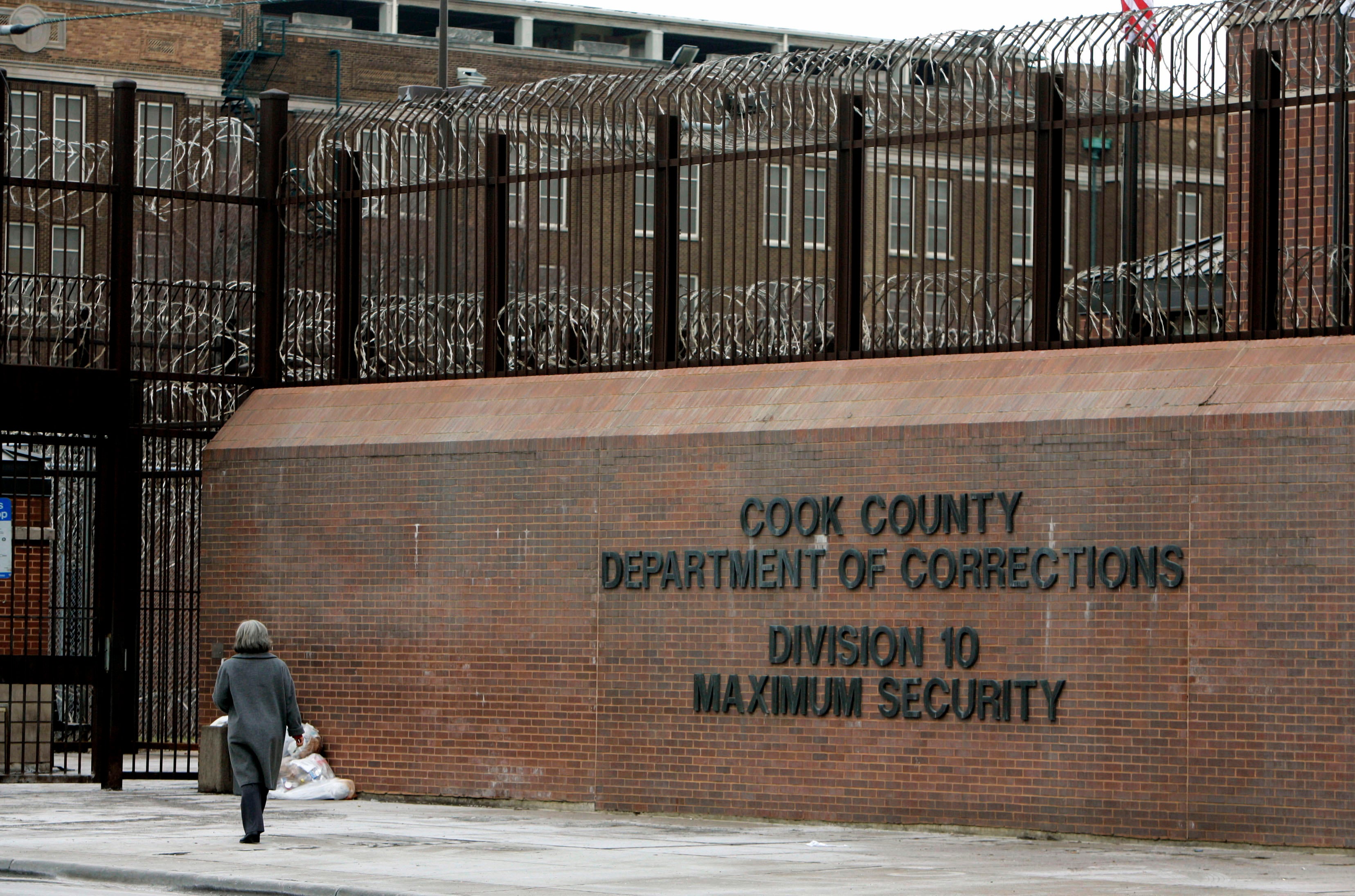 Multiple Injuries Reported At Chicago s Cook County Jail CBS News