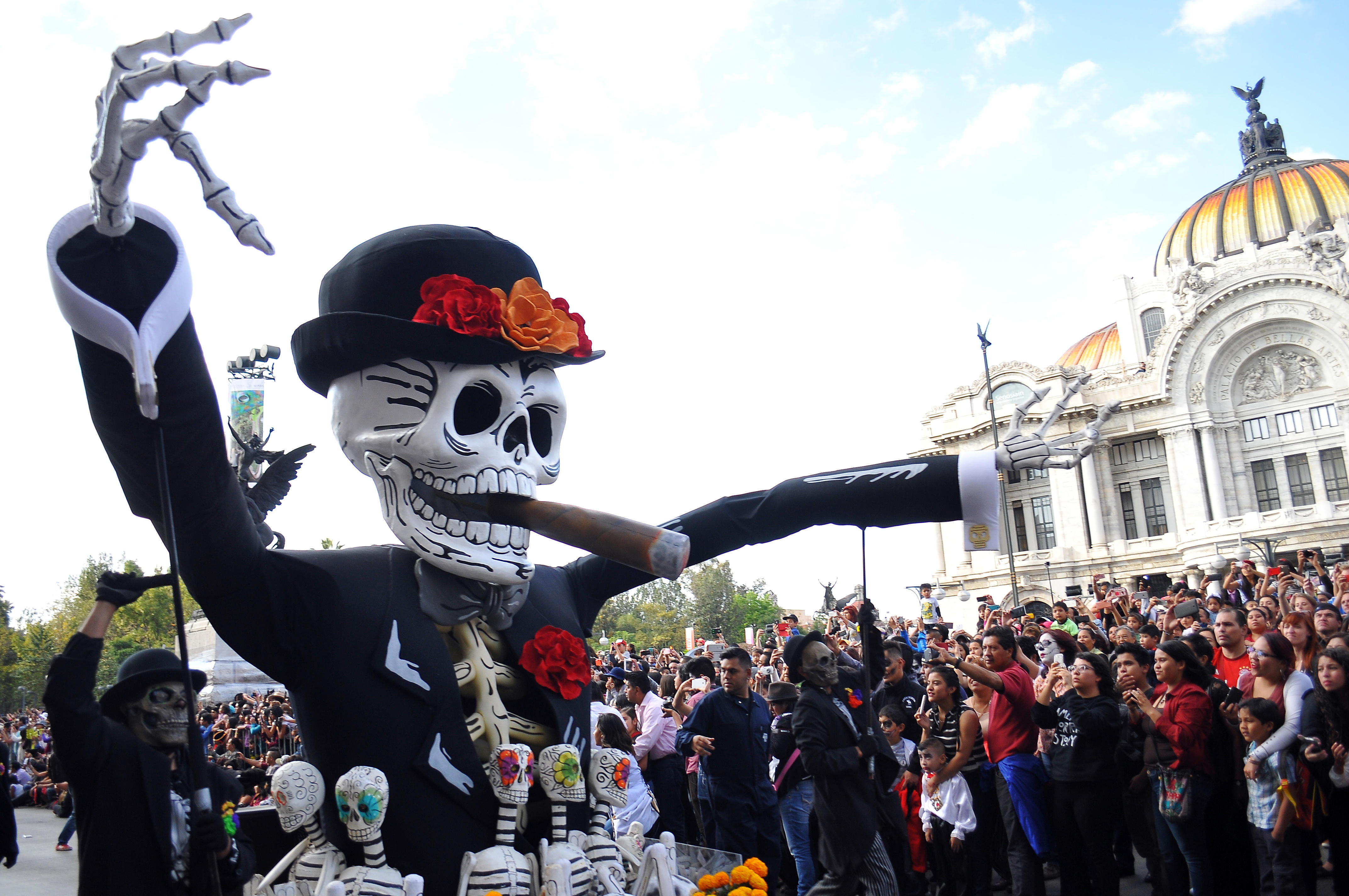 Zombies, Hollywood invade Mexico’s Day of the Dead - CBS News