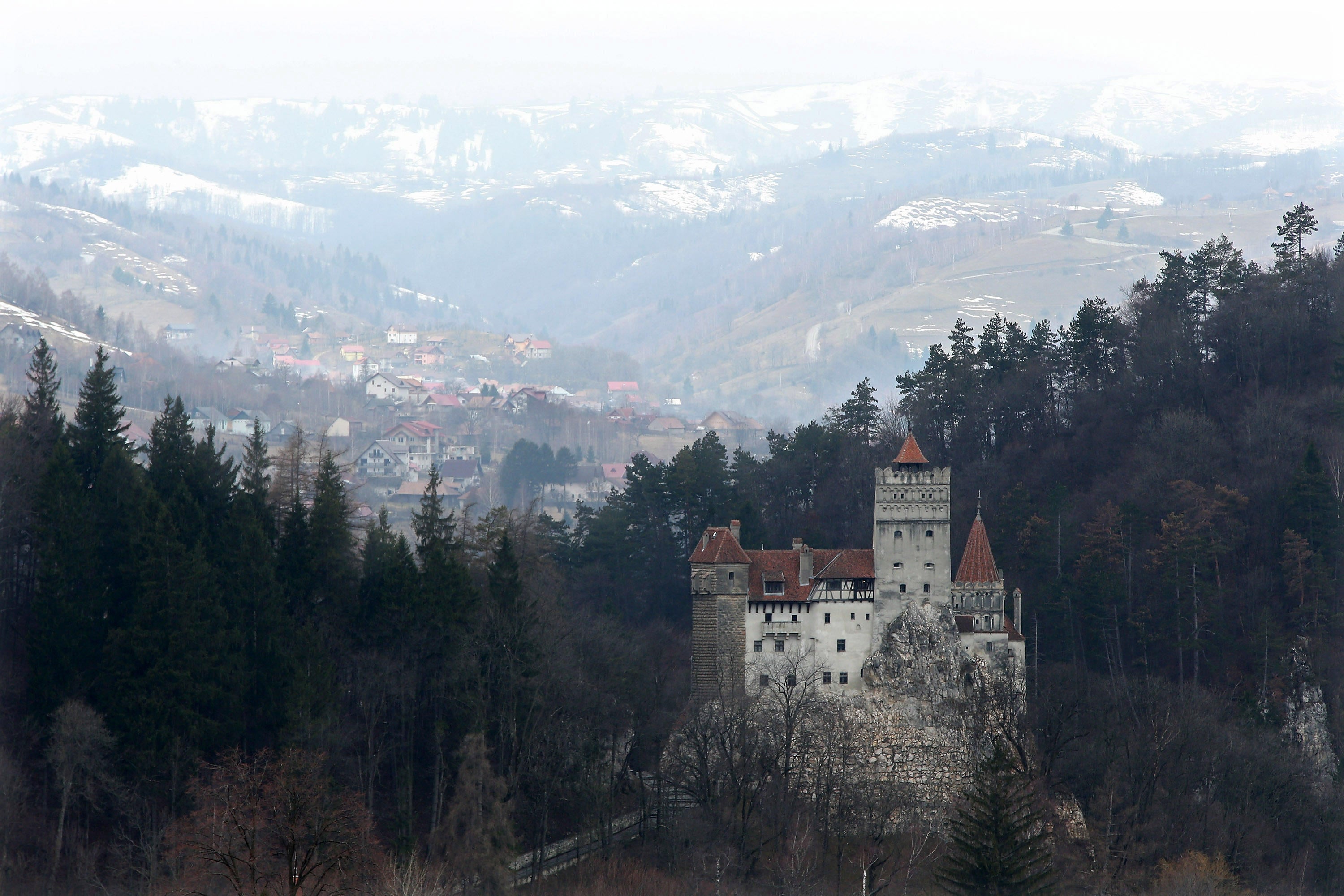 Romania 2 Canadians To Sleep In Coffins At Dracula S Castle Cbs News