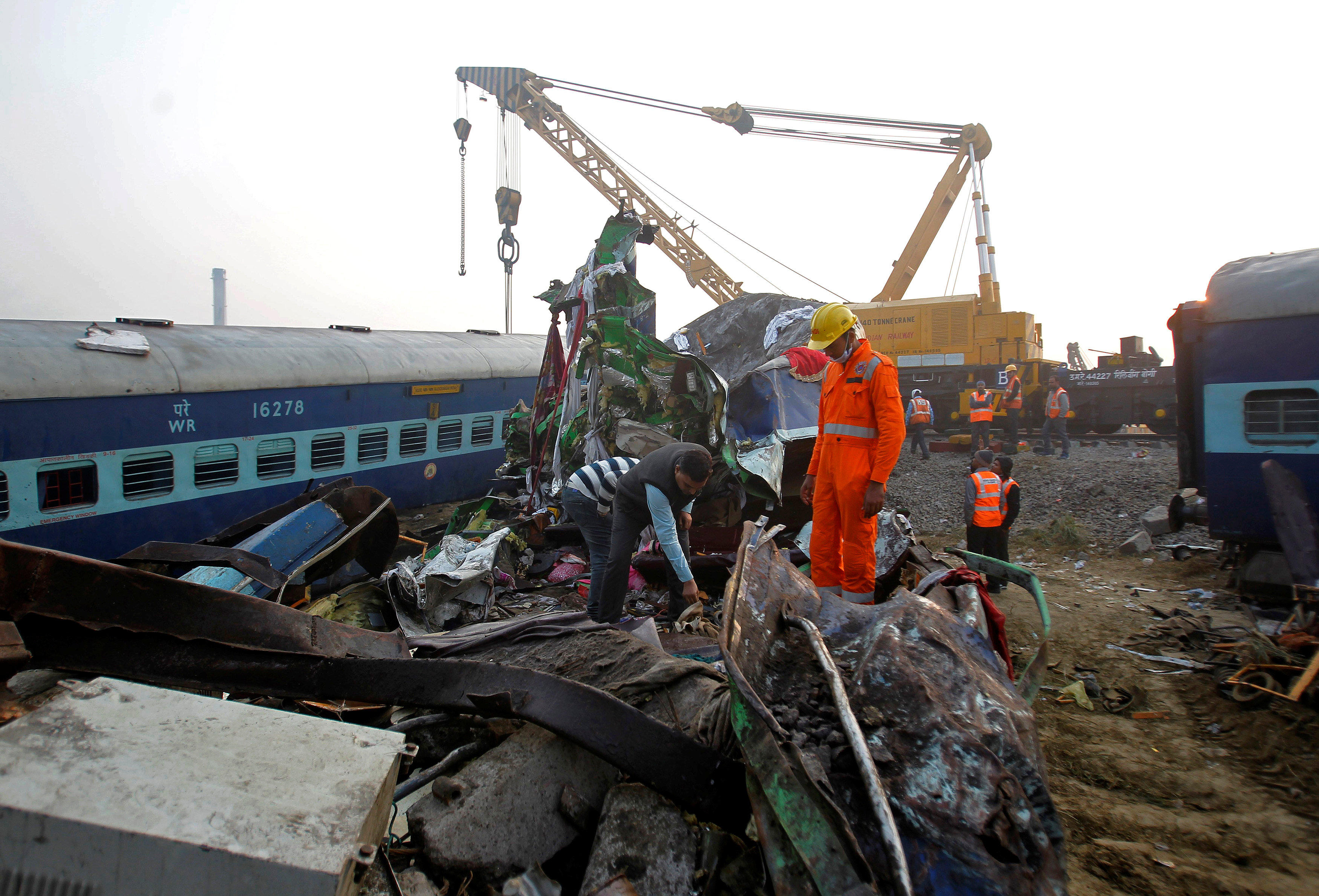 India train derailment leaves scores dead near Kanpur CBS News