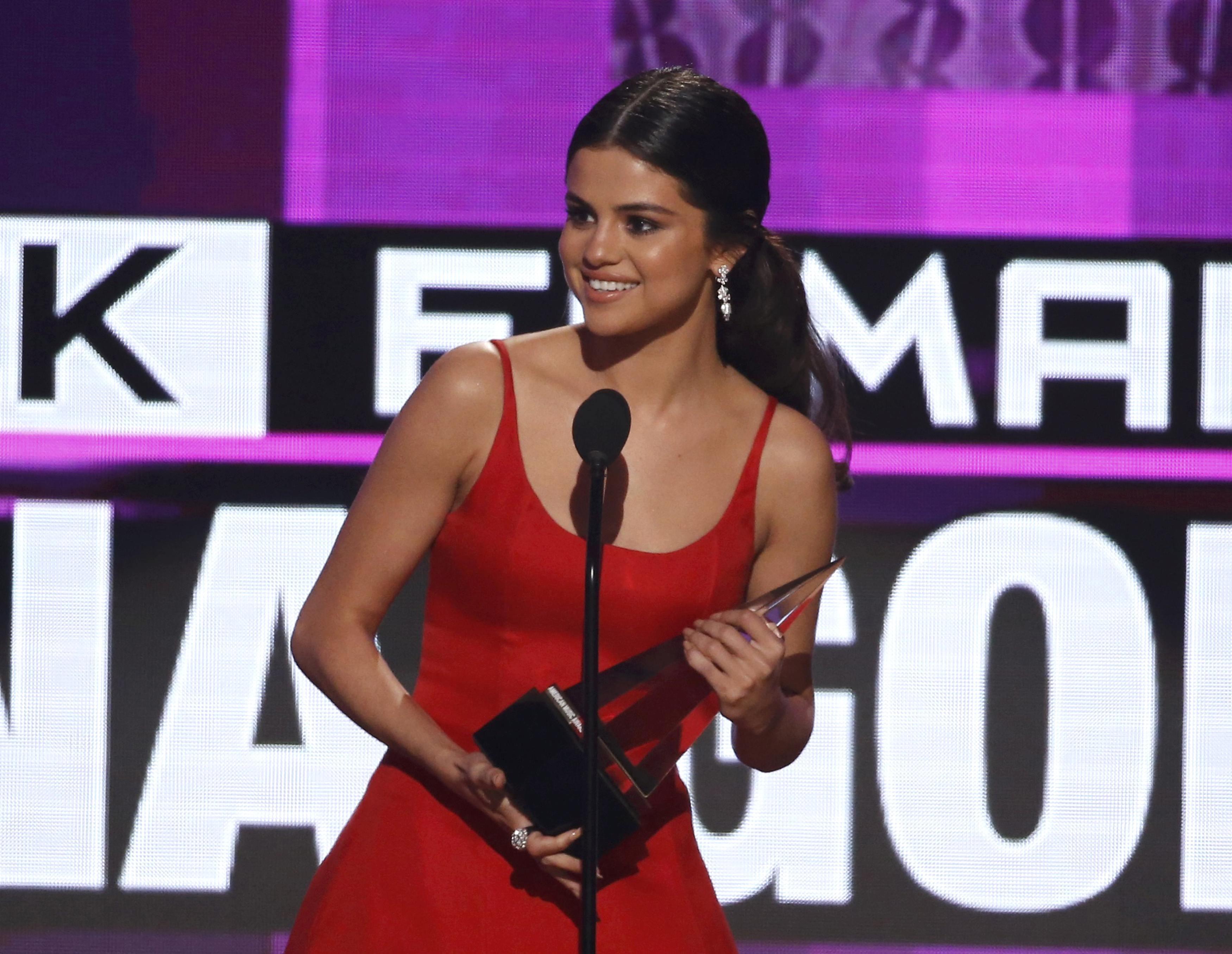 Selena Gomez Officially Becomes The Most Followed Celebrity On